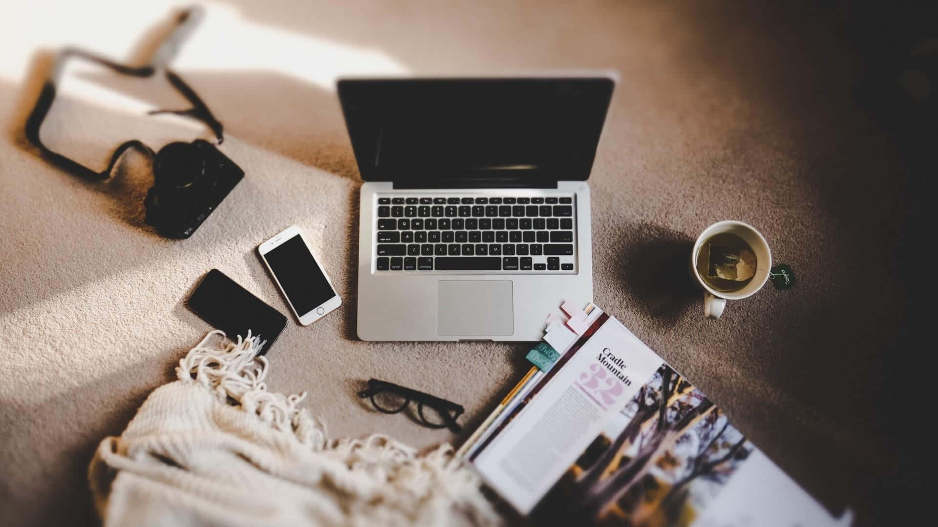 Estetik Macbook görselleri Duvar Kağıdı