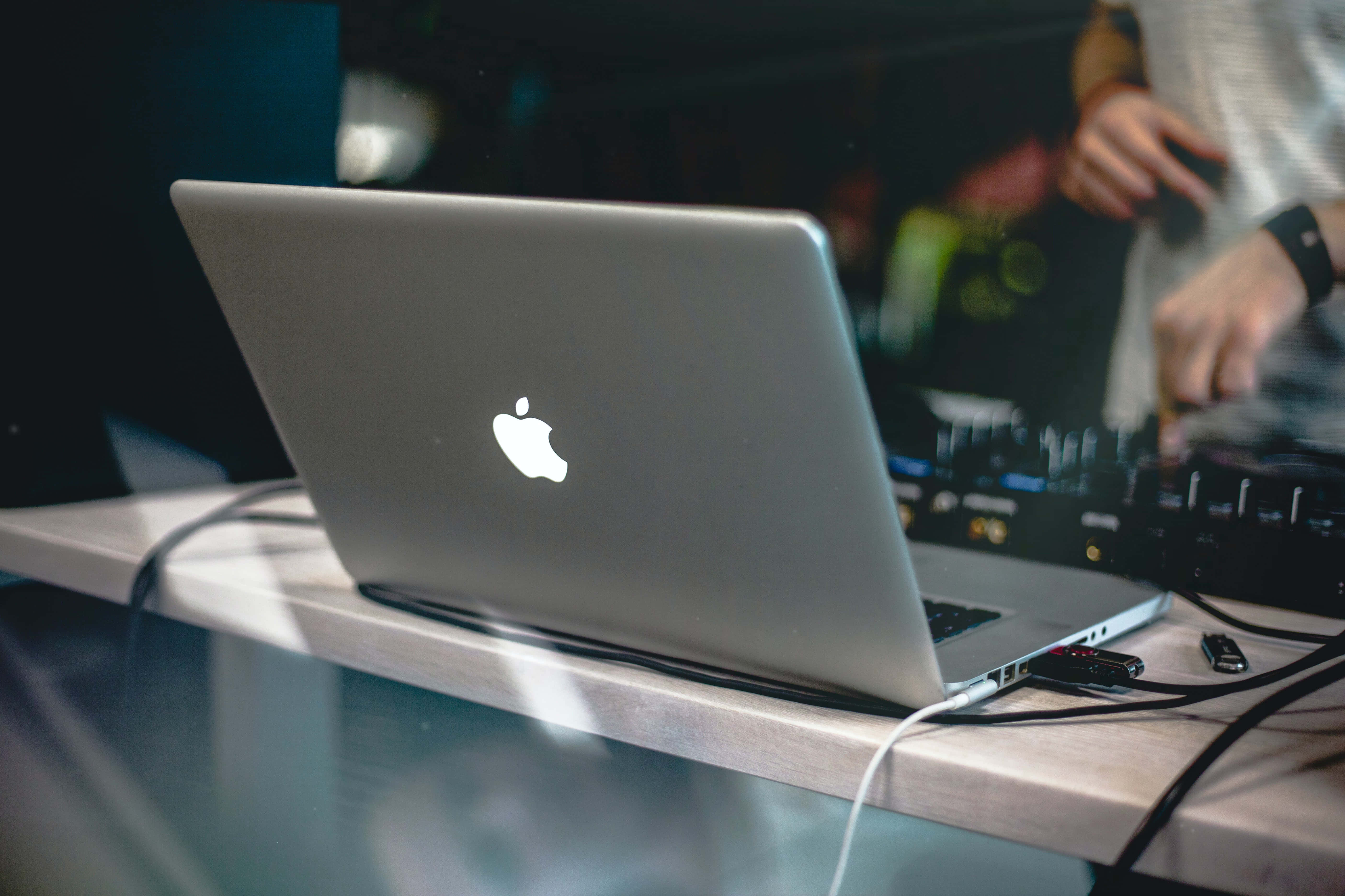 Estetik Macbook görselleri Duvar Kağıdı