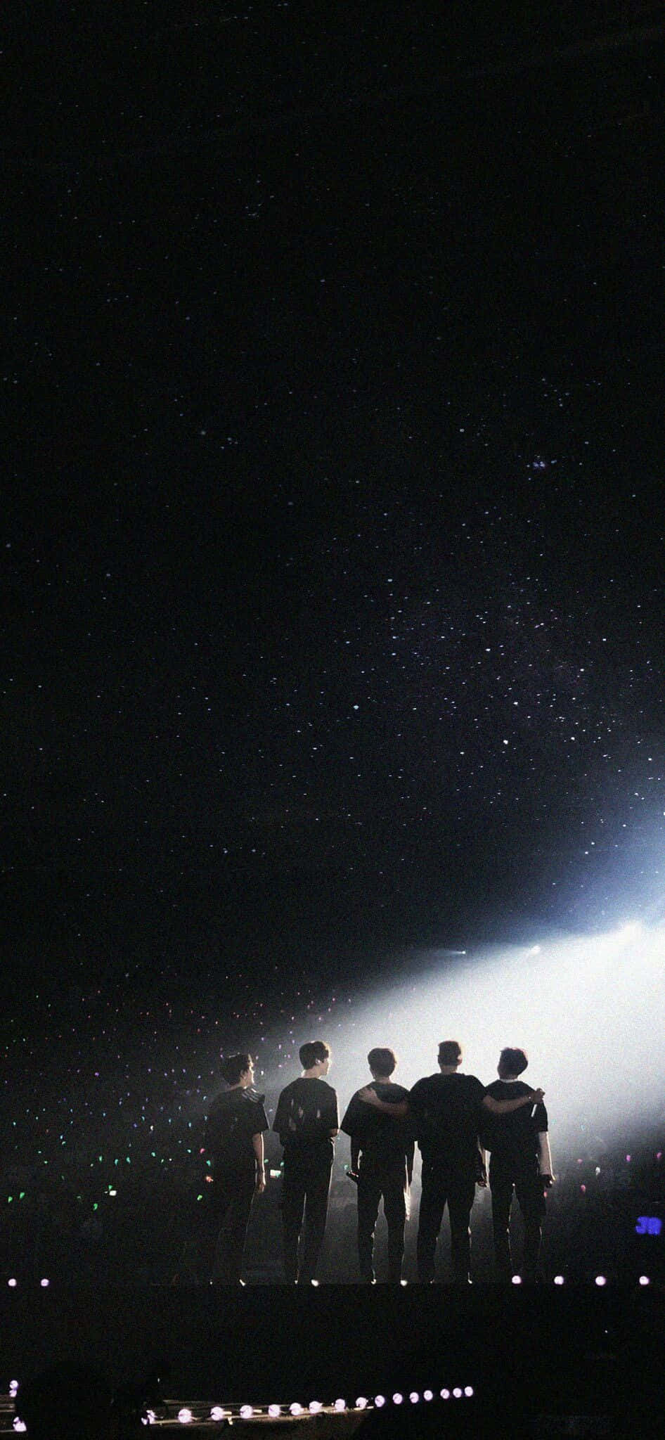 Estetik Nuest Kpop Grup Konseri Duvar Kağıdı
