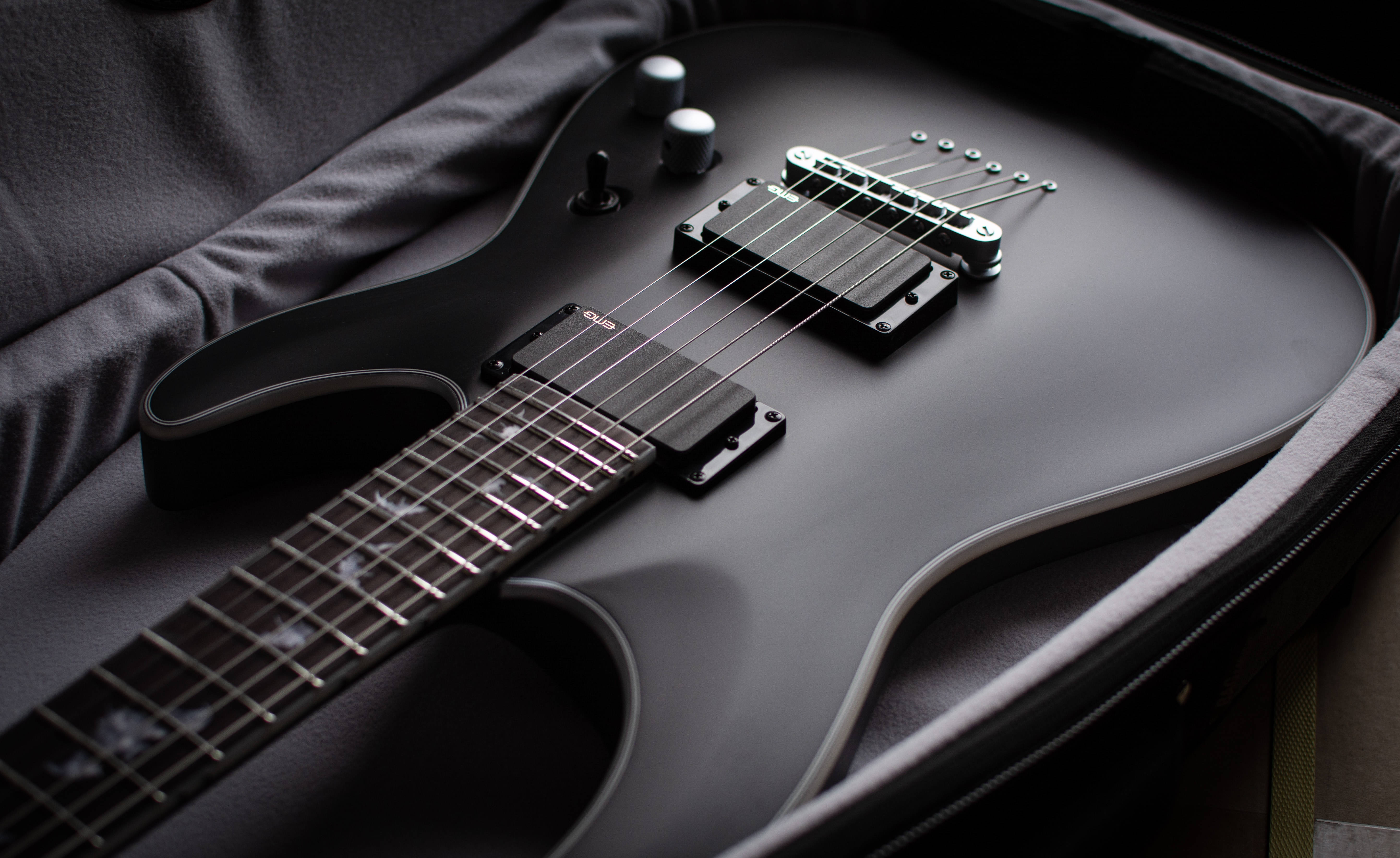 Estetik Siyah Elektro Gitar Duvar Kağıdı