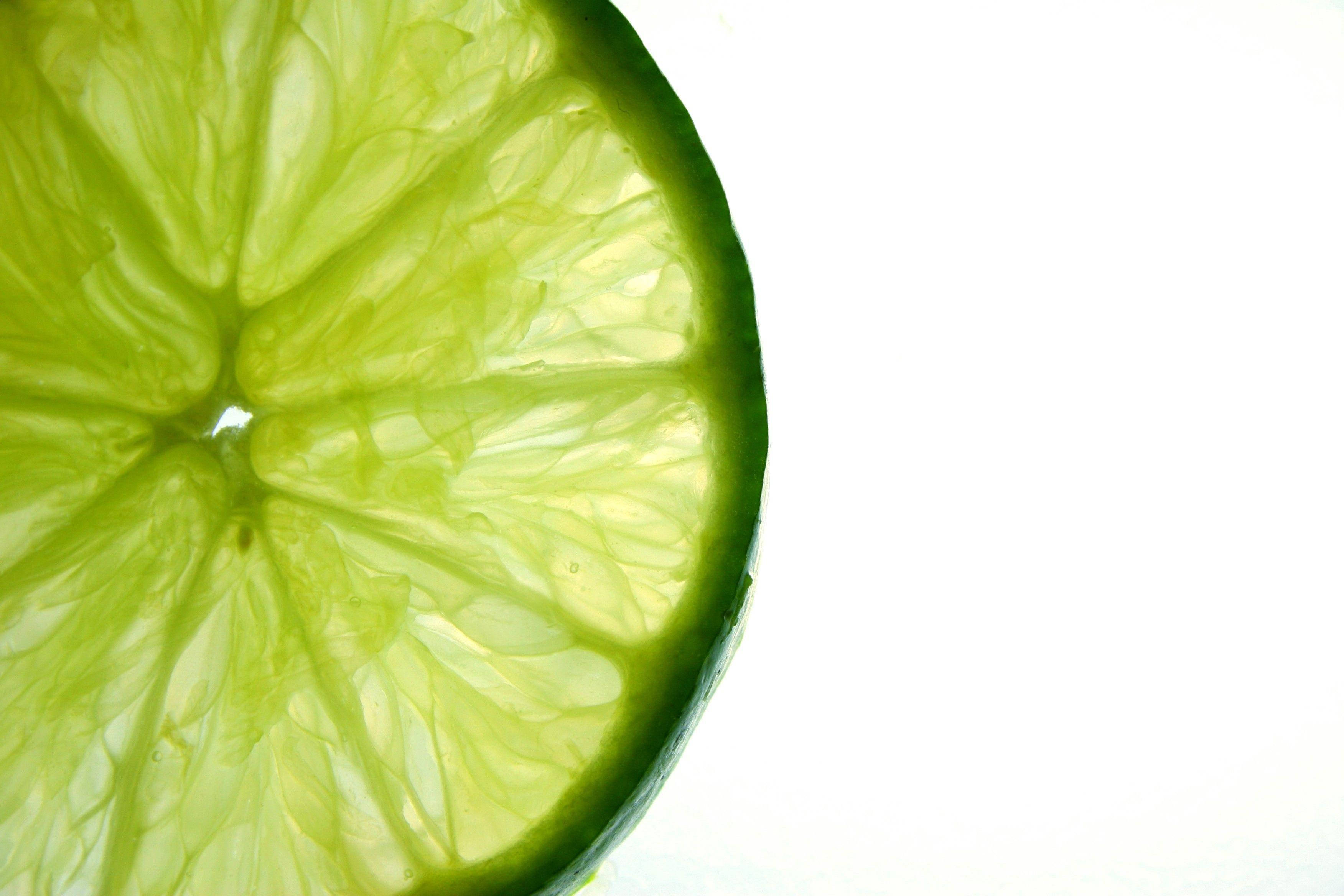Ferahlatıcı Yeşil Limon Dilimi Duvar Kağıdı
