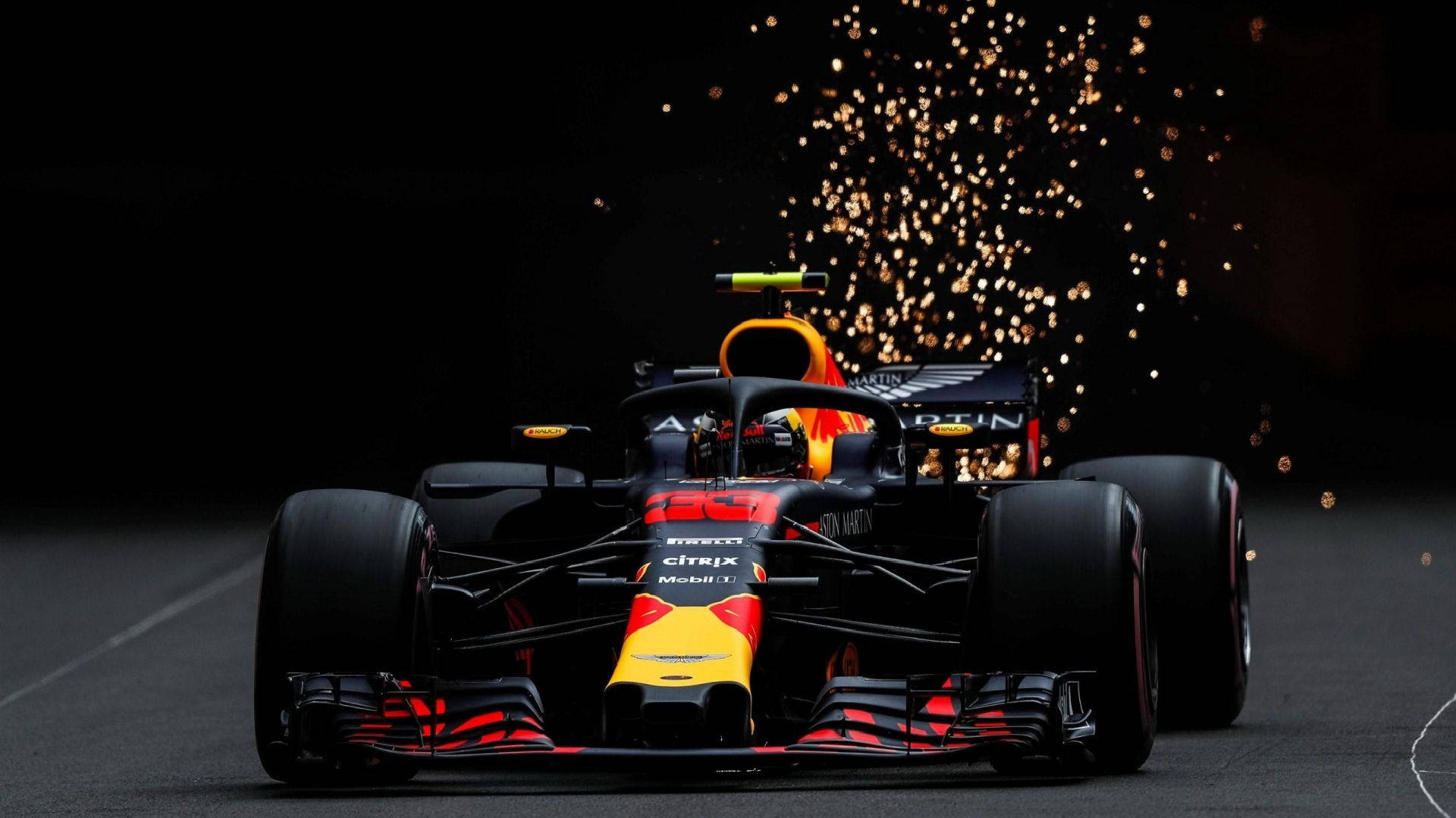 Formula 1 Siyah ve Kırmızı Araç Masaüstü Duvar Kağıdı