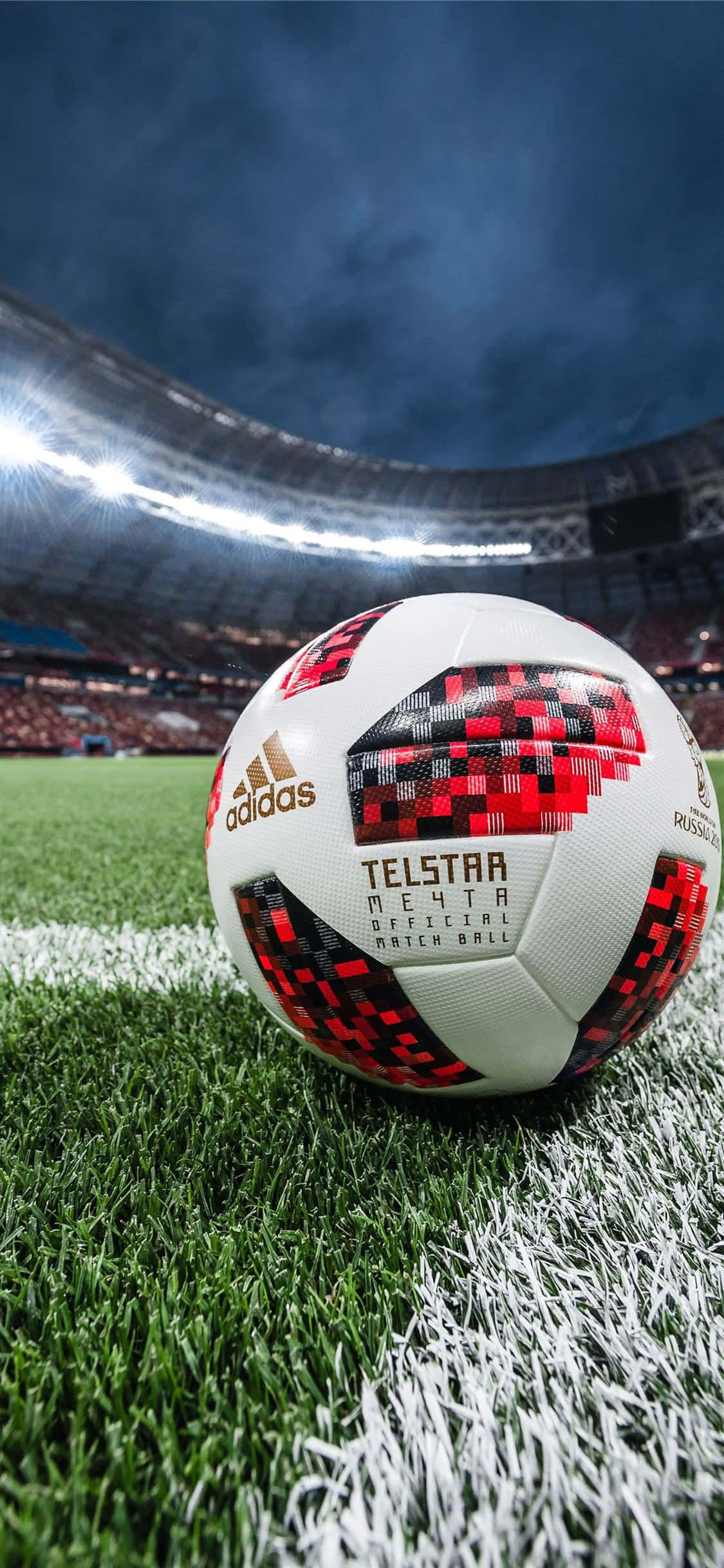 Futbol Estetiği Beyaz ve Kırmızı Futbol Topu Duvar Kağıdı