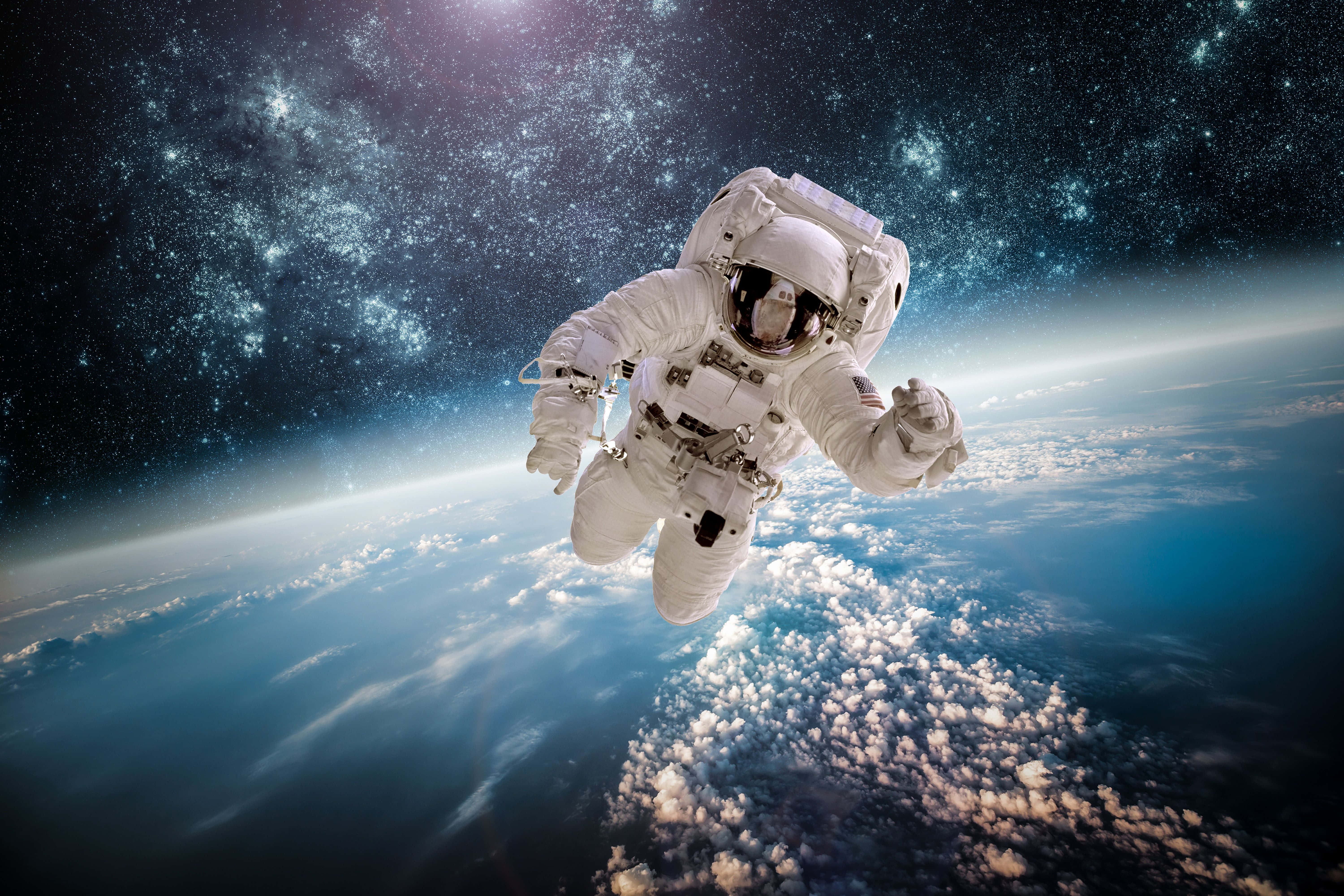 Galaksilerdeki Astronot Masaüstü Duvar Kağıdı