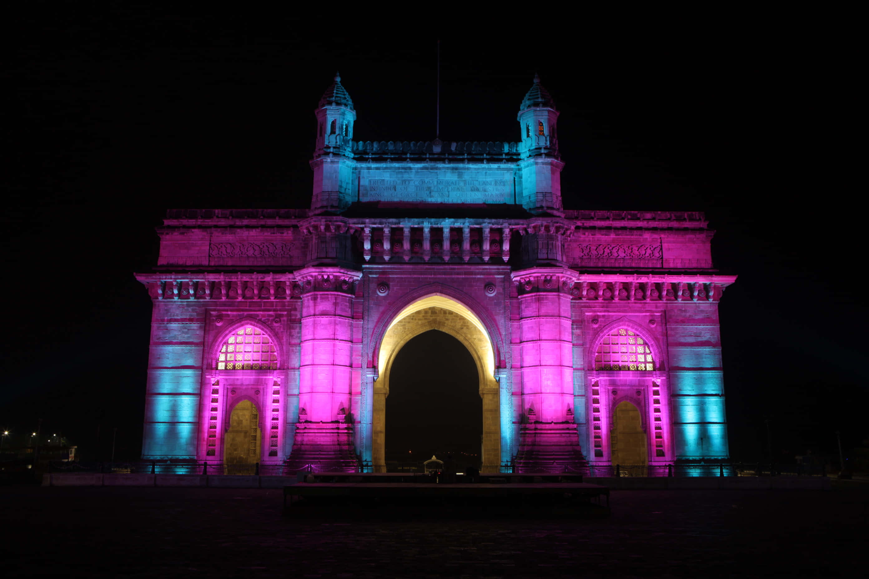 Gateway To India Neon Işıkları Duvar Kağıdı