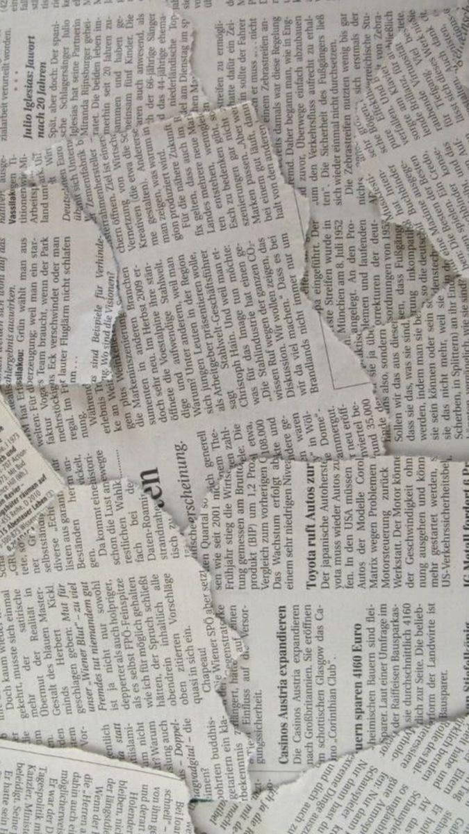 Gazete Estetiği Yırtık Parçalar Portre Duvar Kağıdı
