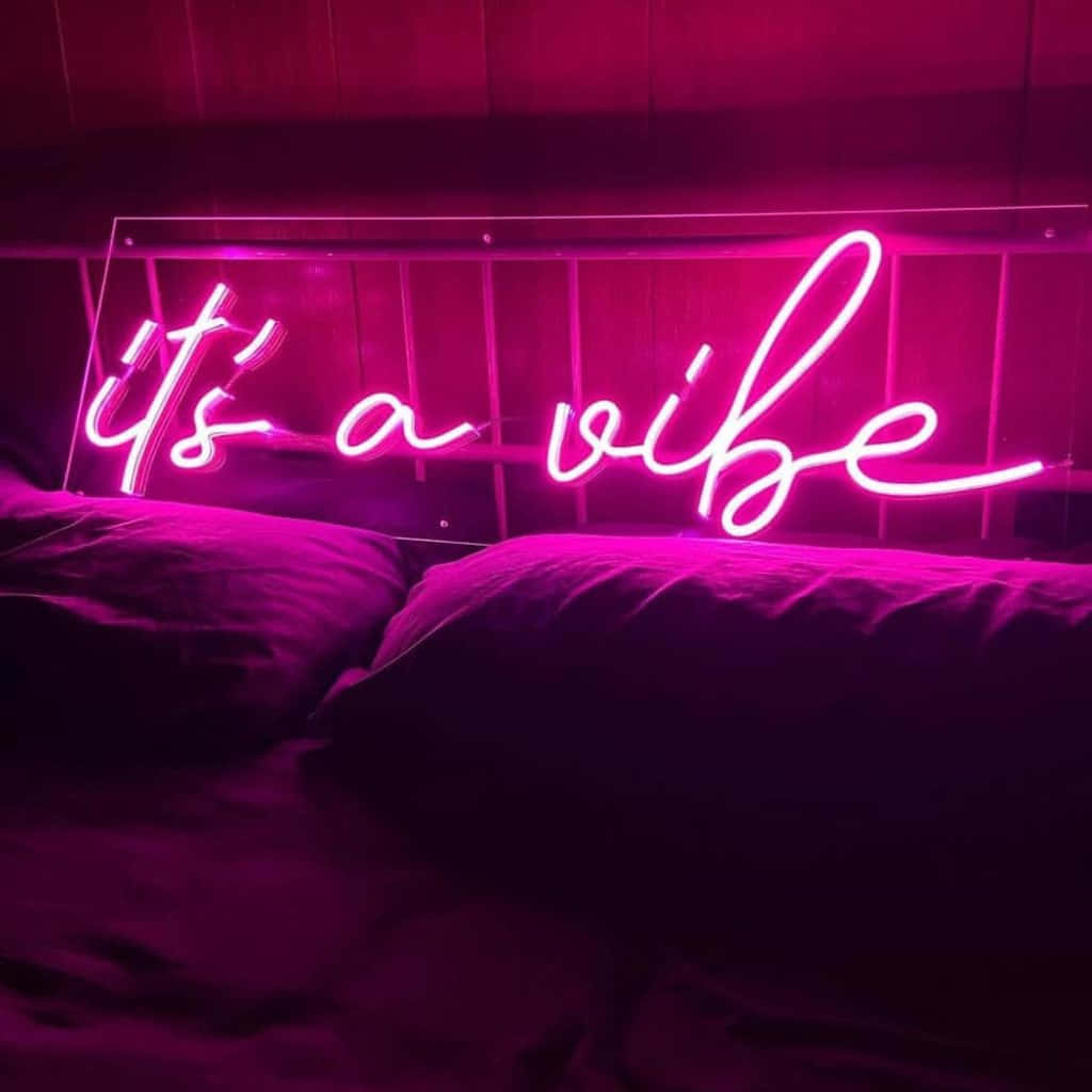 Geceyi Neon Estetiğiyle Aydınlatın Duvar Kağıdı