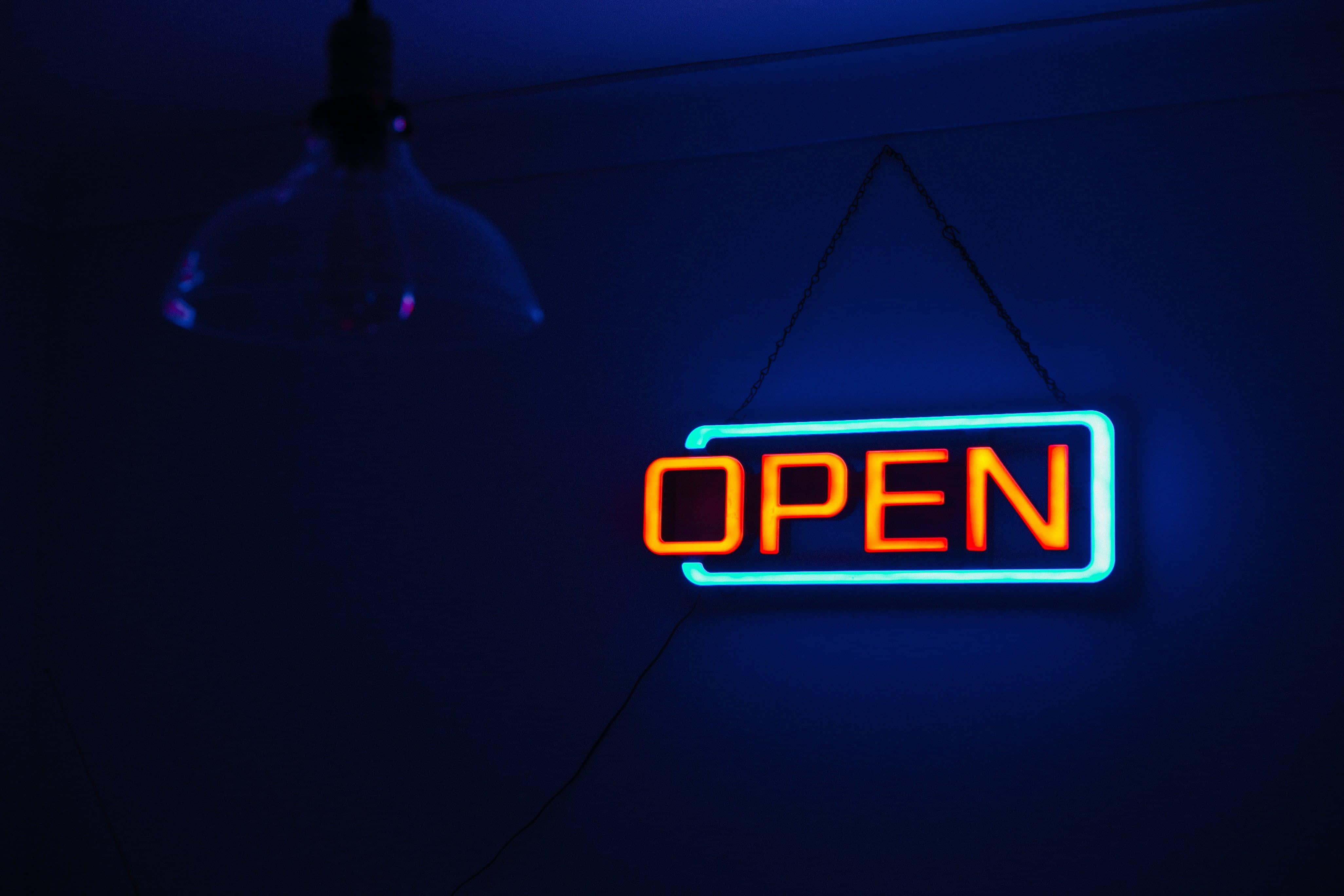 Geceyi Renkli Neonlarla Aydınlatmak Duvar Kağıdı