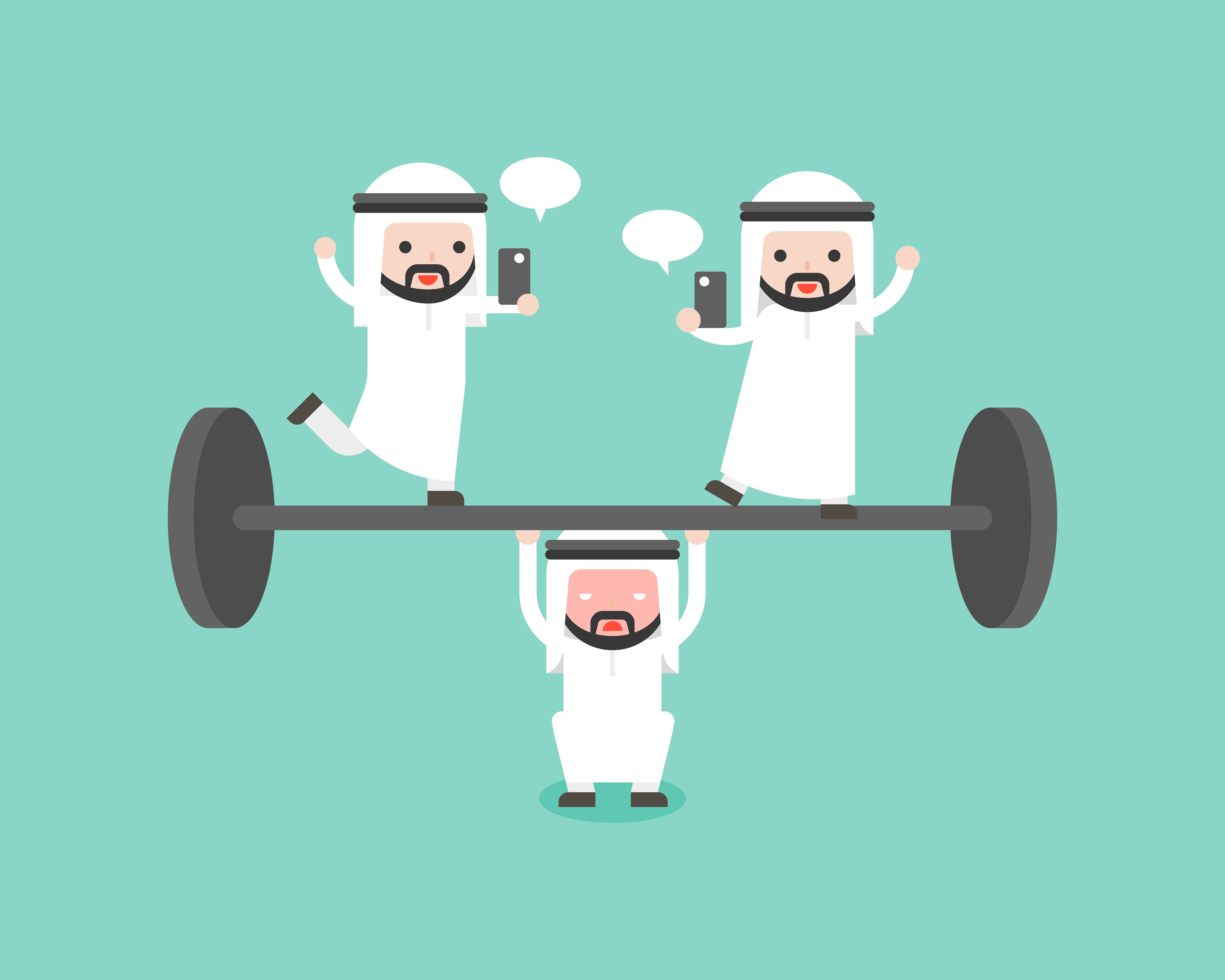 Geleneksel erkekler spor salonunda halter kaldırıyor Duvar Kağıdı