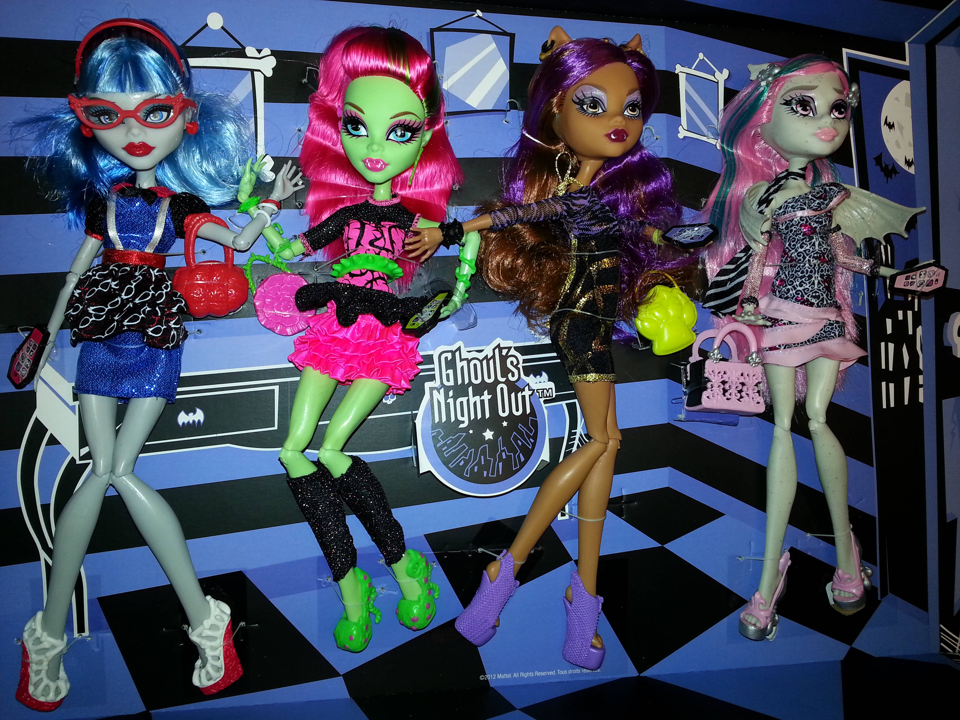 Ghoul'un Gece Dışarısı Bratz Estetiği Duvar Kağıdı