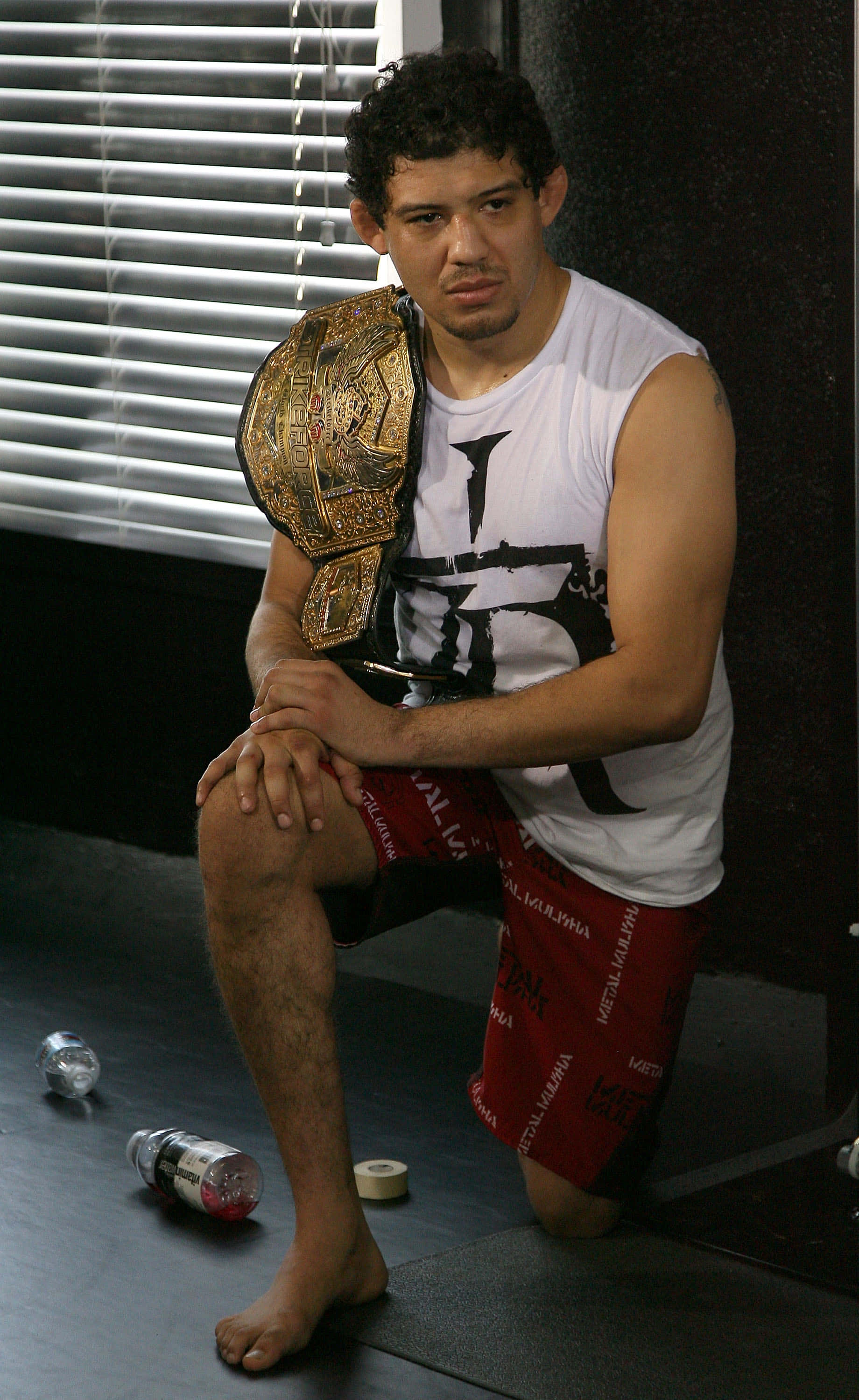 Gilbert Melendez Strikeforce Hafif Siklet Şampiyonu Diz Çöküş Duvar Kağıdı