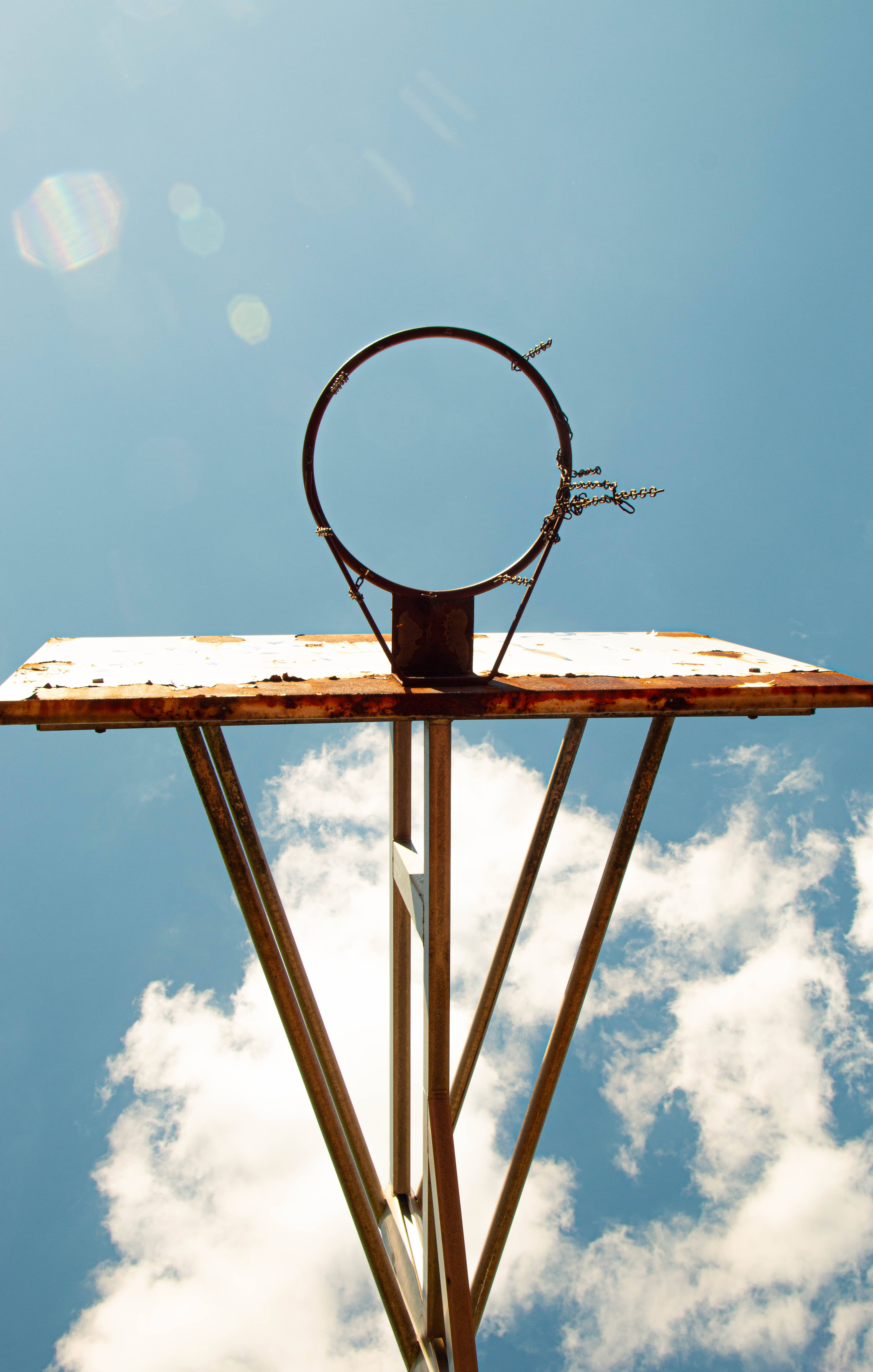 Gökyüzünde Paslı Basketbol Potası Duvar Kağıdı