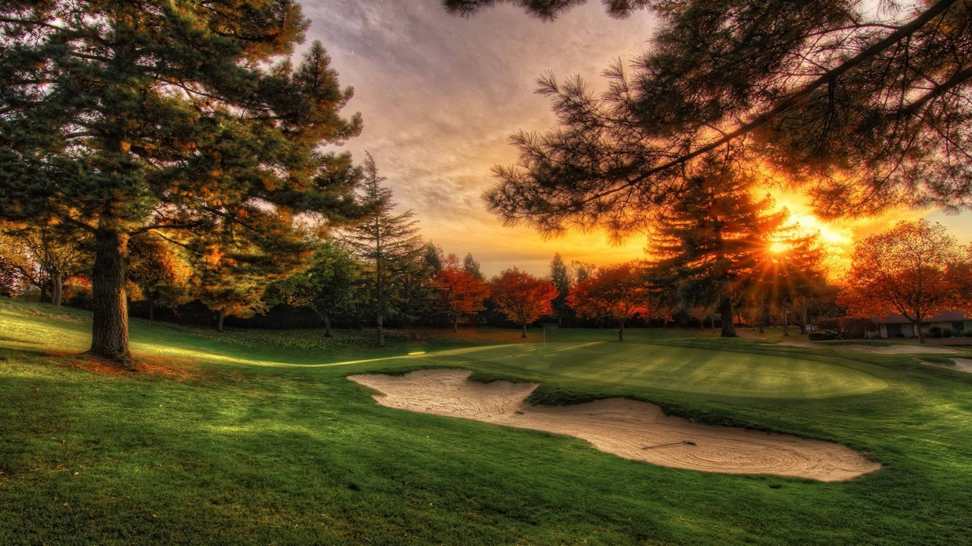 Golf Sahasında Gün Batımı Duvar Kağıdı