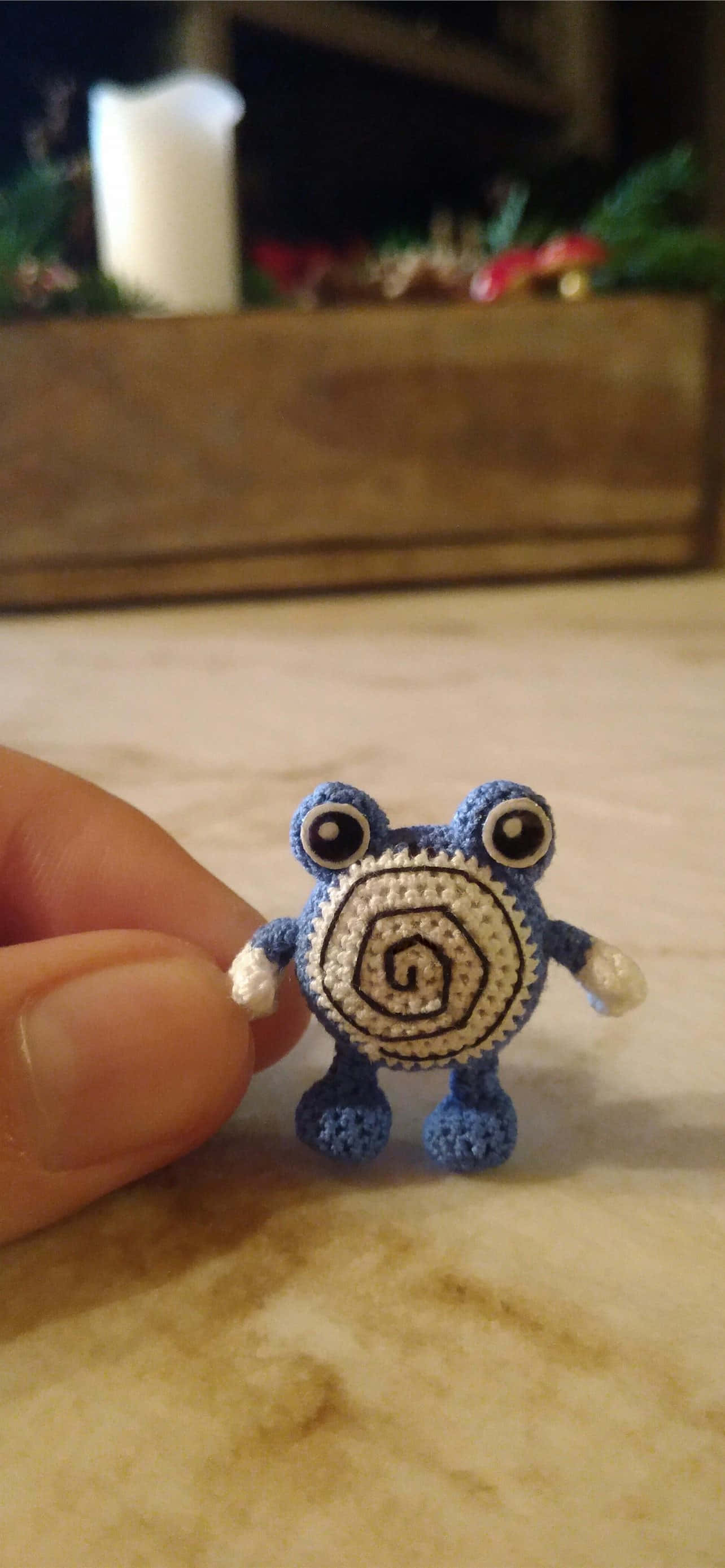 Gösterişli El Yapımı Tığ İşi Poliwhirl Figürü Duvar Kağıdı