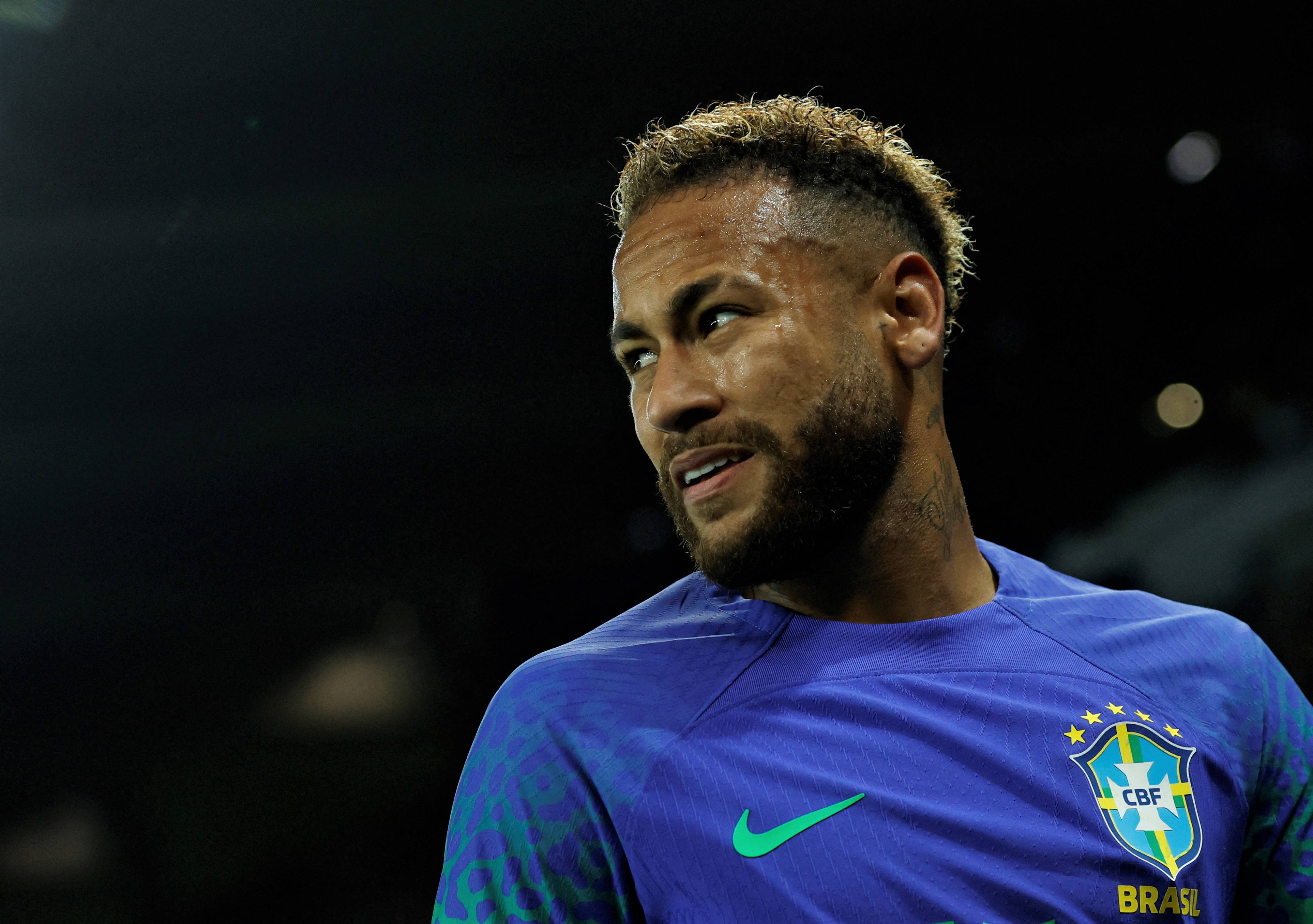 Gözlüklü Neymar Jr Yan Bakış Duvar Kağıdı