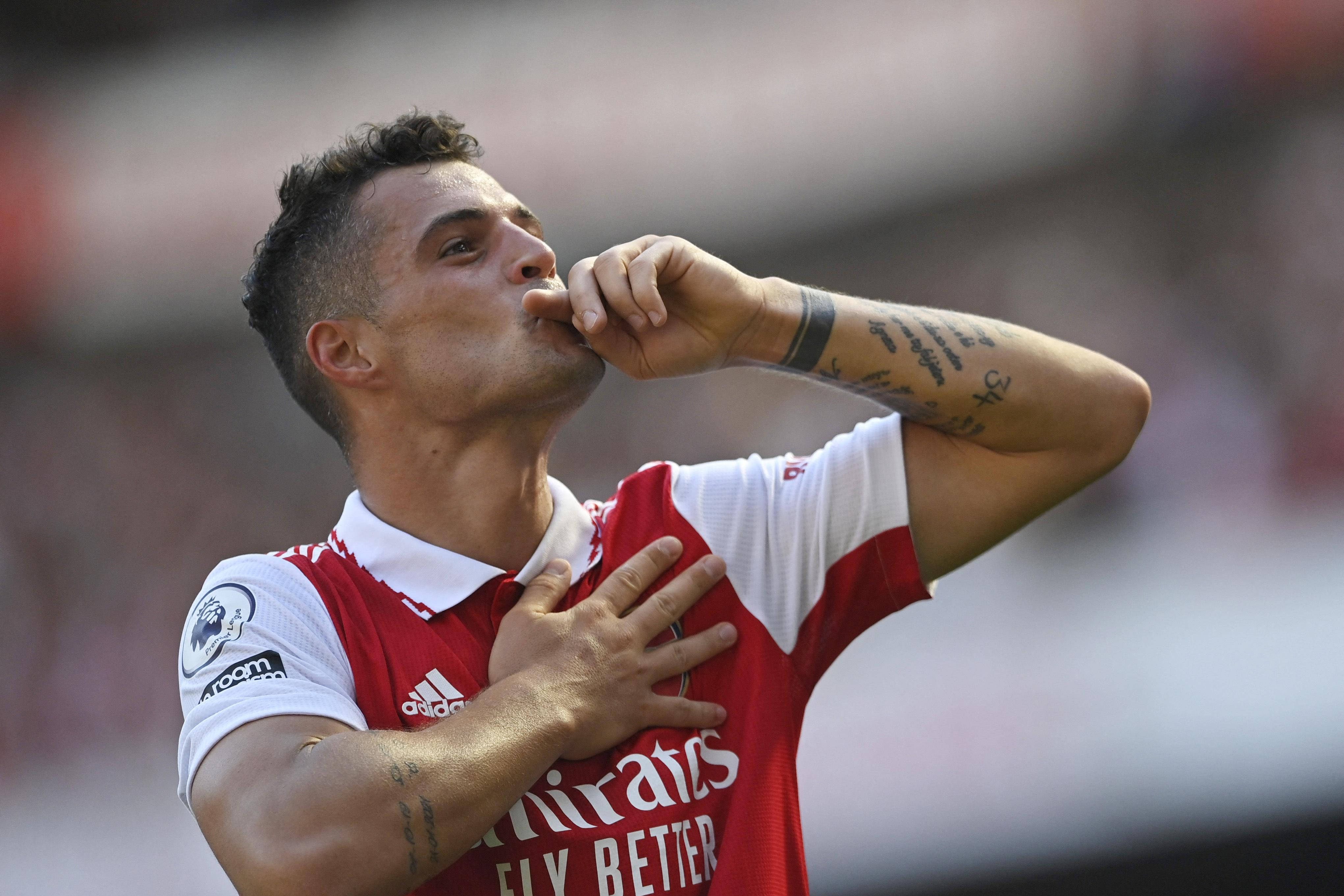 Granit Xhaka Uçan Öpücük Duvar Kağıdı