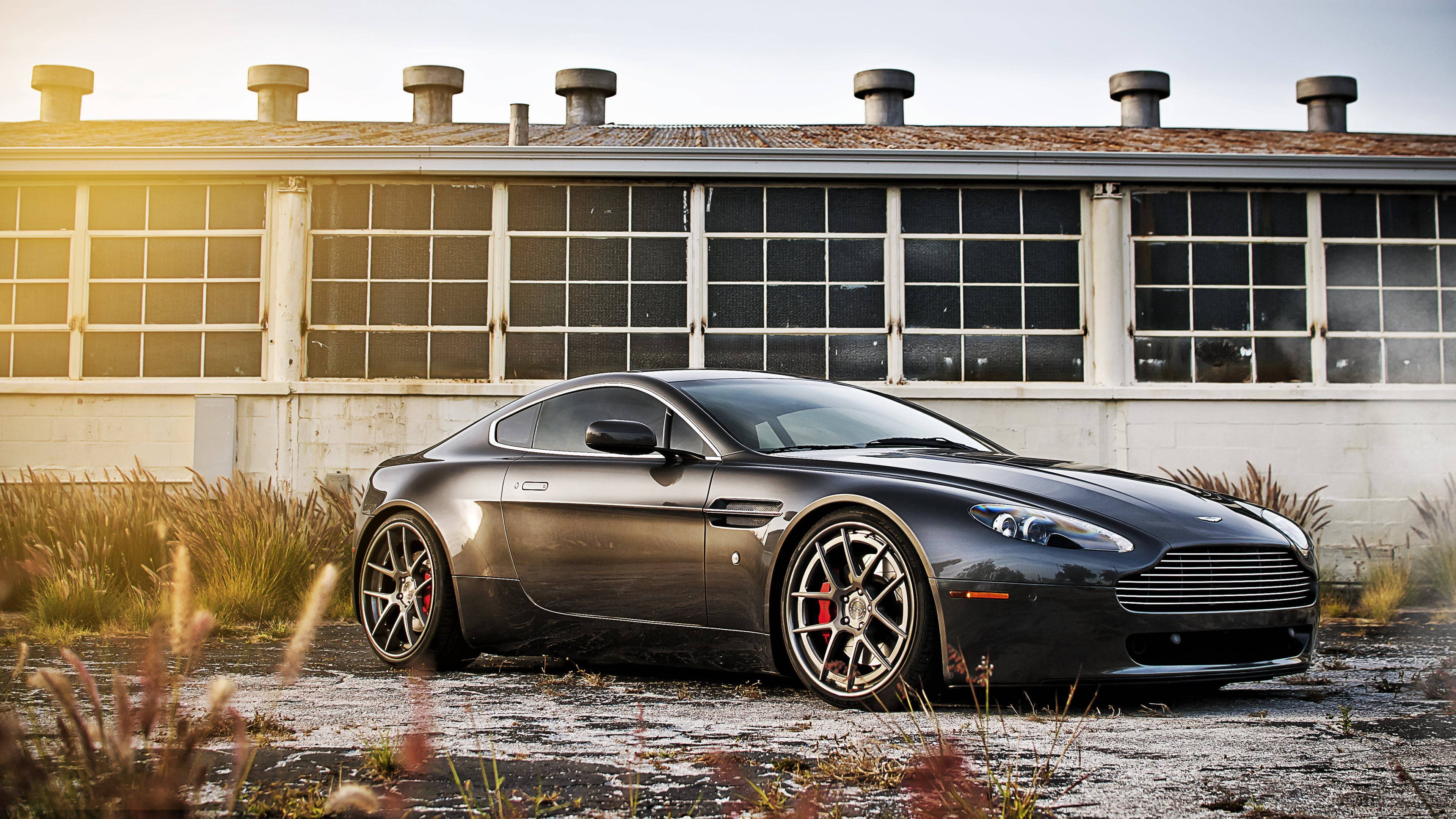Gri Aston Martin Db8 4K Araba Duvar Kağıdı