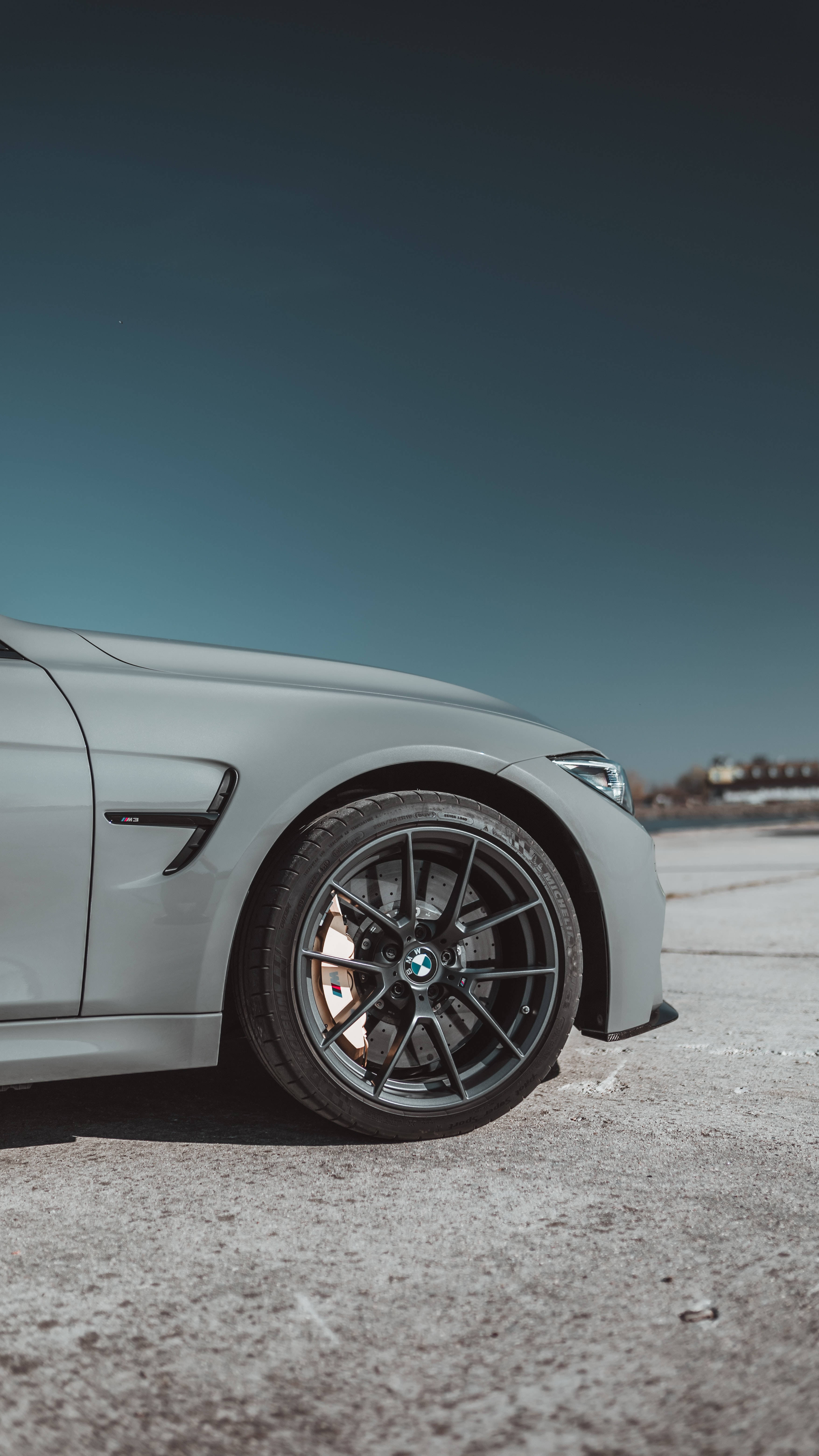 Gri Bir BMW Otomobilinin Mükemmel Görünümü Duvar Kağıdı