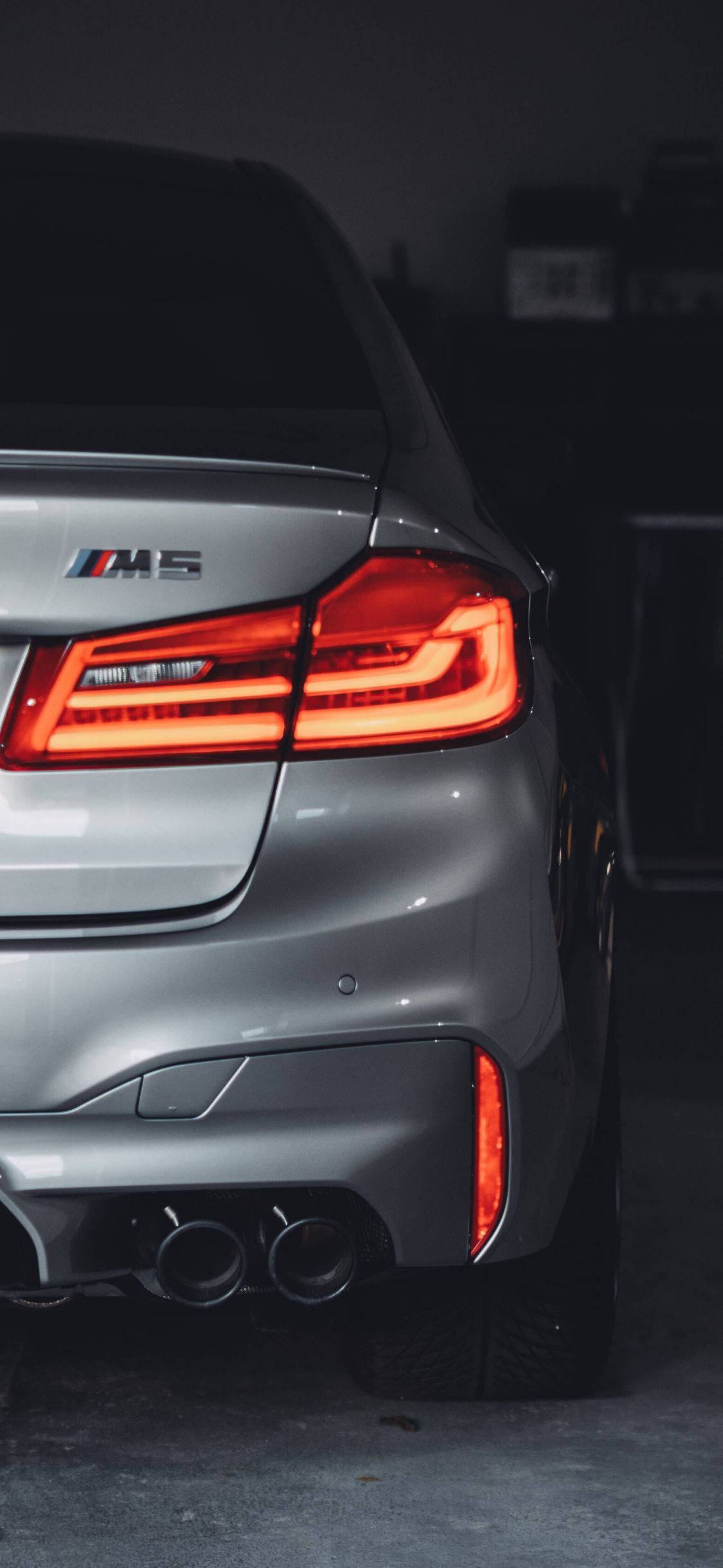 Gri BMW M5 Araba iPhone Duvar Kağıdı