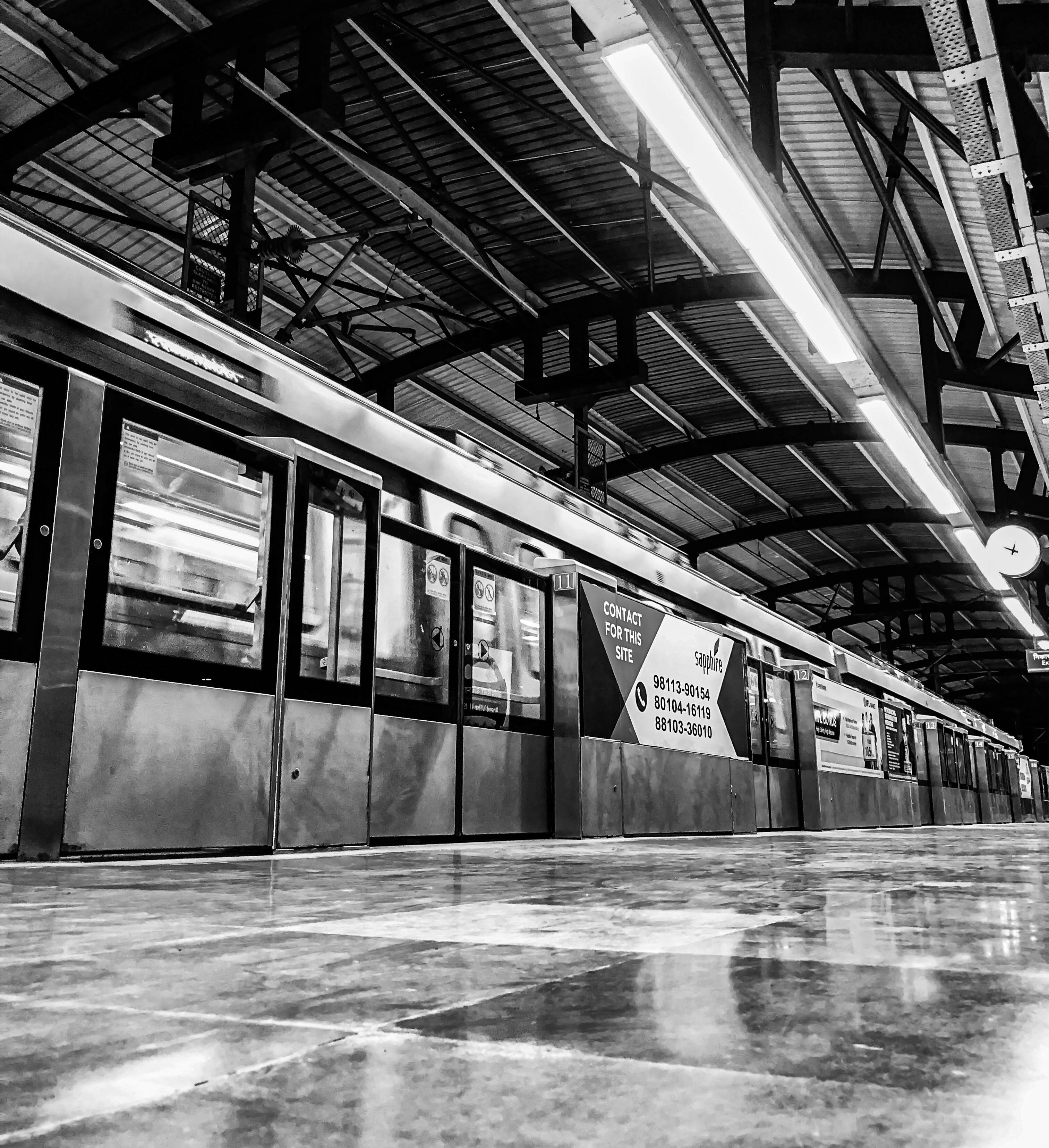 Gri tonda tren yolculuğunun nostaljisi Duvar Kağıdı