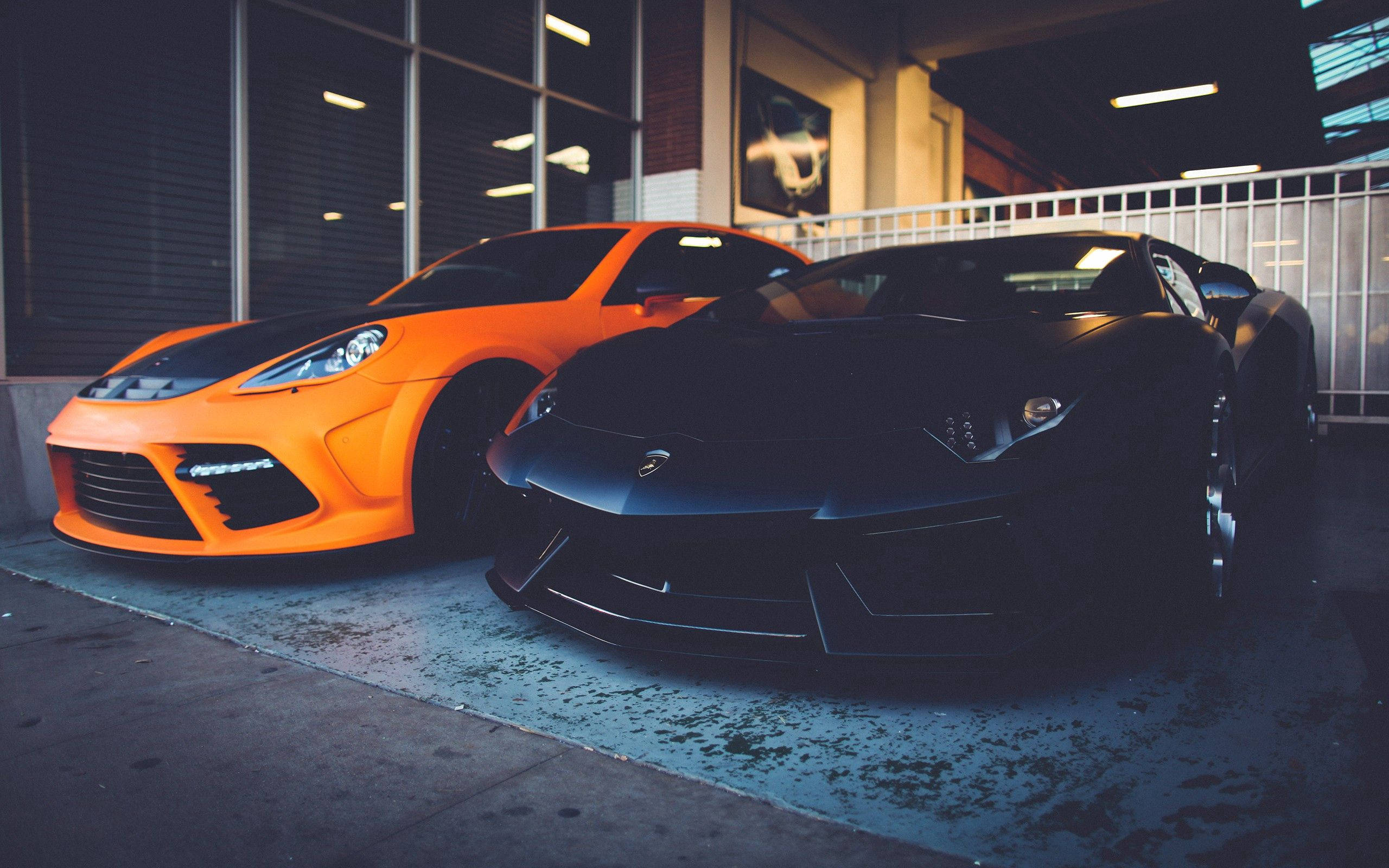 Güç ve Stil - İki Lüks Lamborghini Duvar Kağıdı
