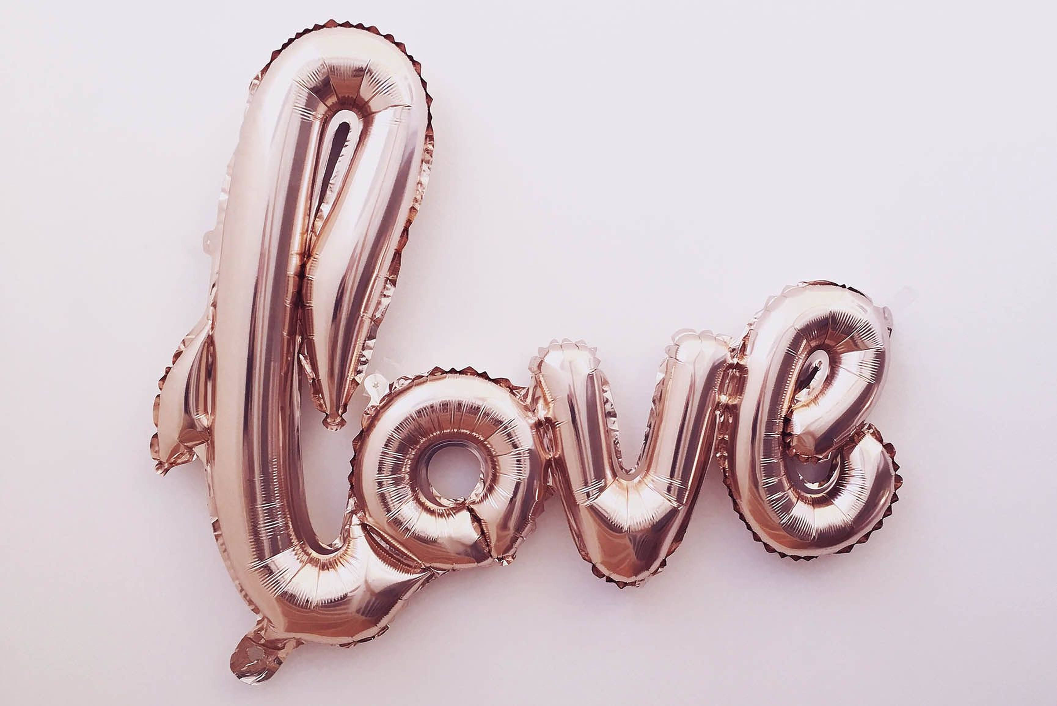 Gül Altını Estetik Balon Duvar Kağıdı