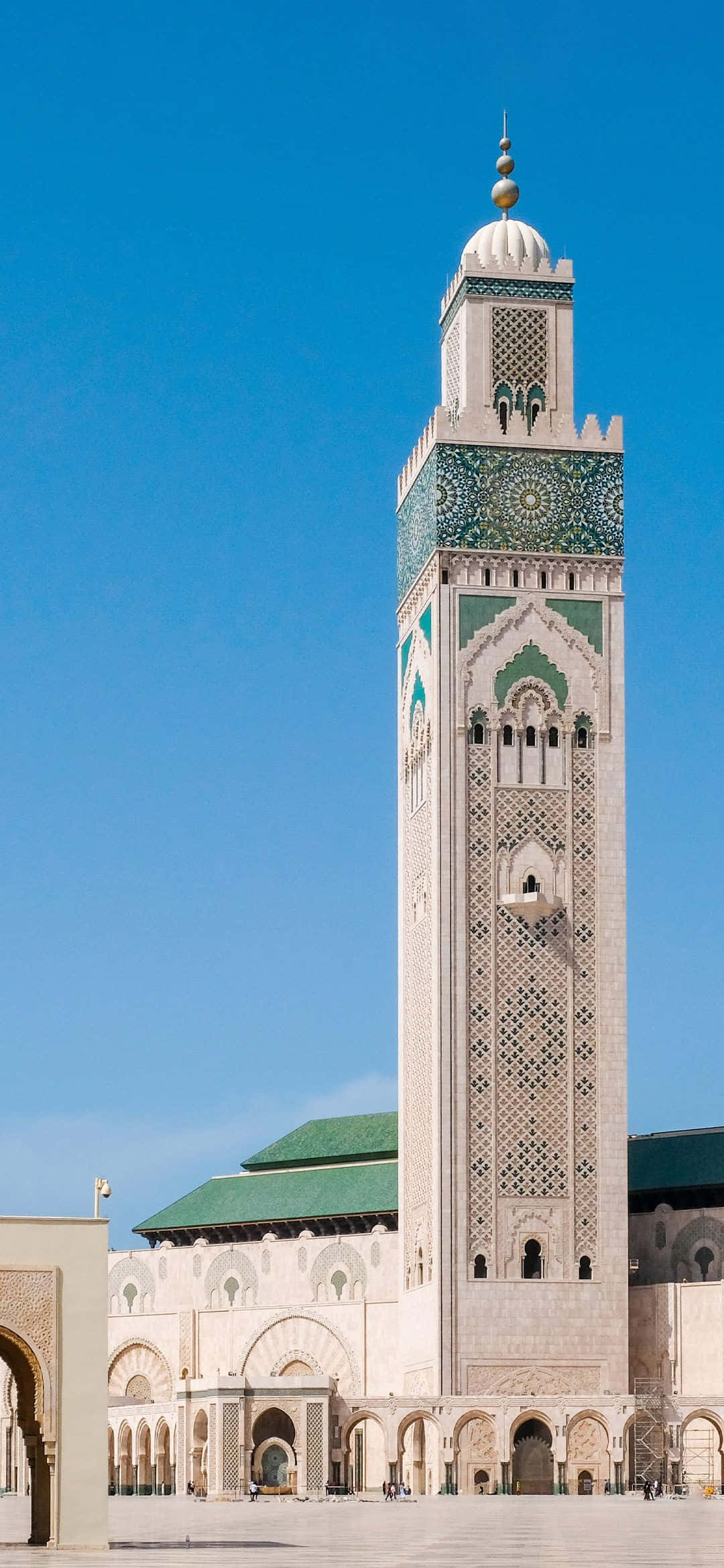 Gün Batımında Hassan II Camii'nin Büyüleyici Manzarası Duvar Kağıdı