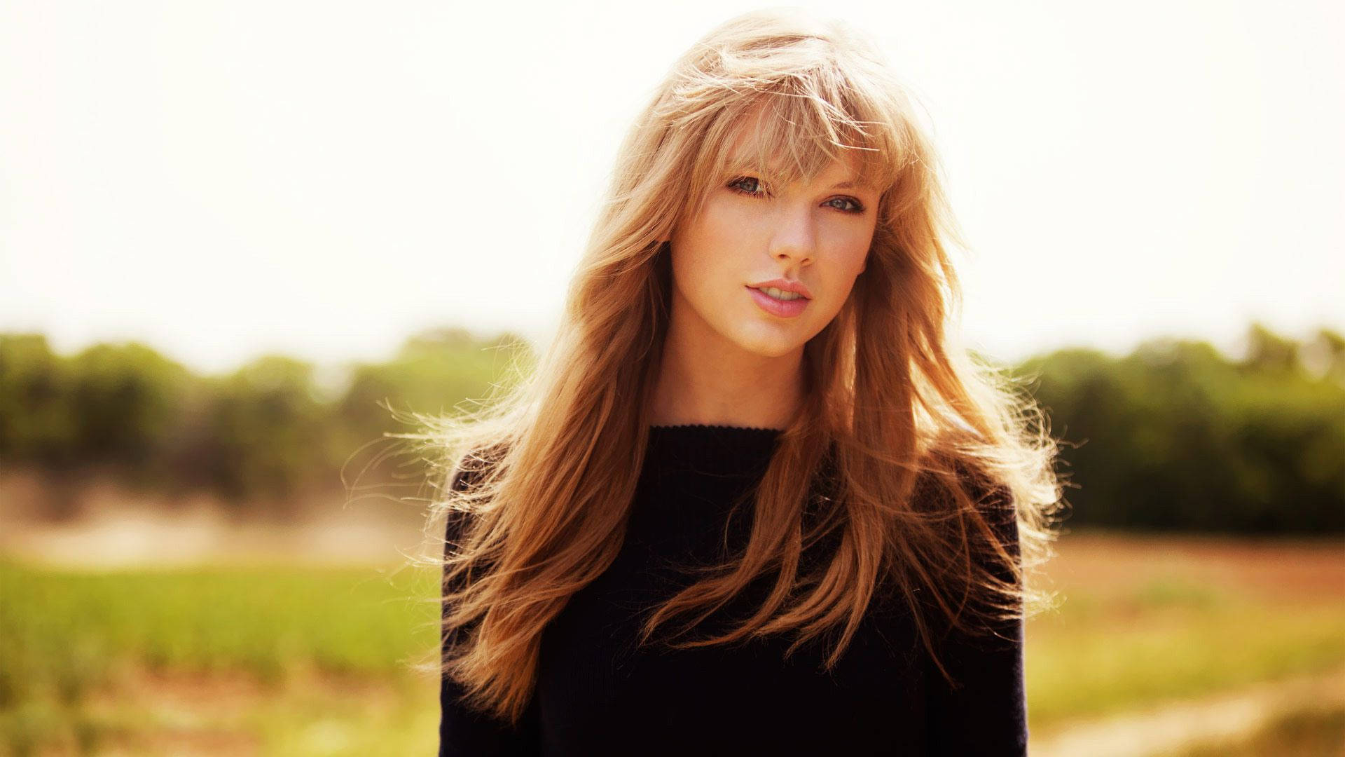 Güneşin Altında Taylor Swift Duvar Kağıdı