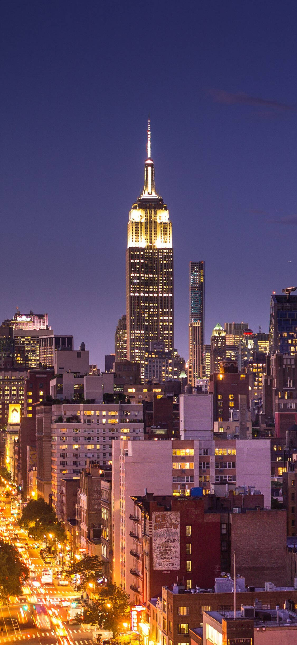 Güneşli, berrak bir günde New York şehrinin güzel silüeti. Duvar Kağıdı