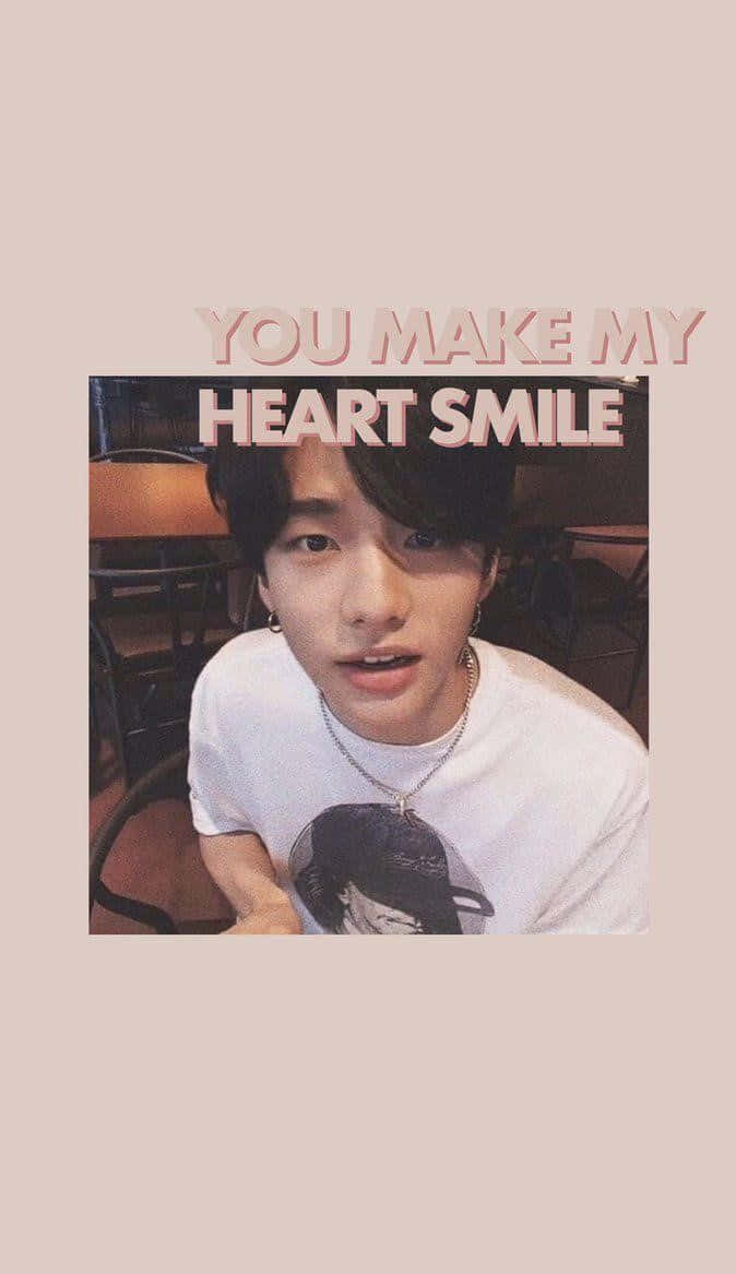 Güney Koreli Şarkıcı Hyunjin You Make My Heart Smile Duvar Kağıdı
