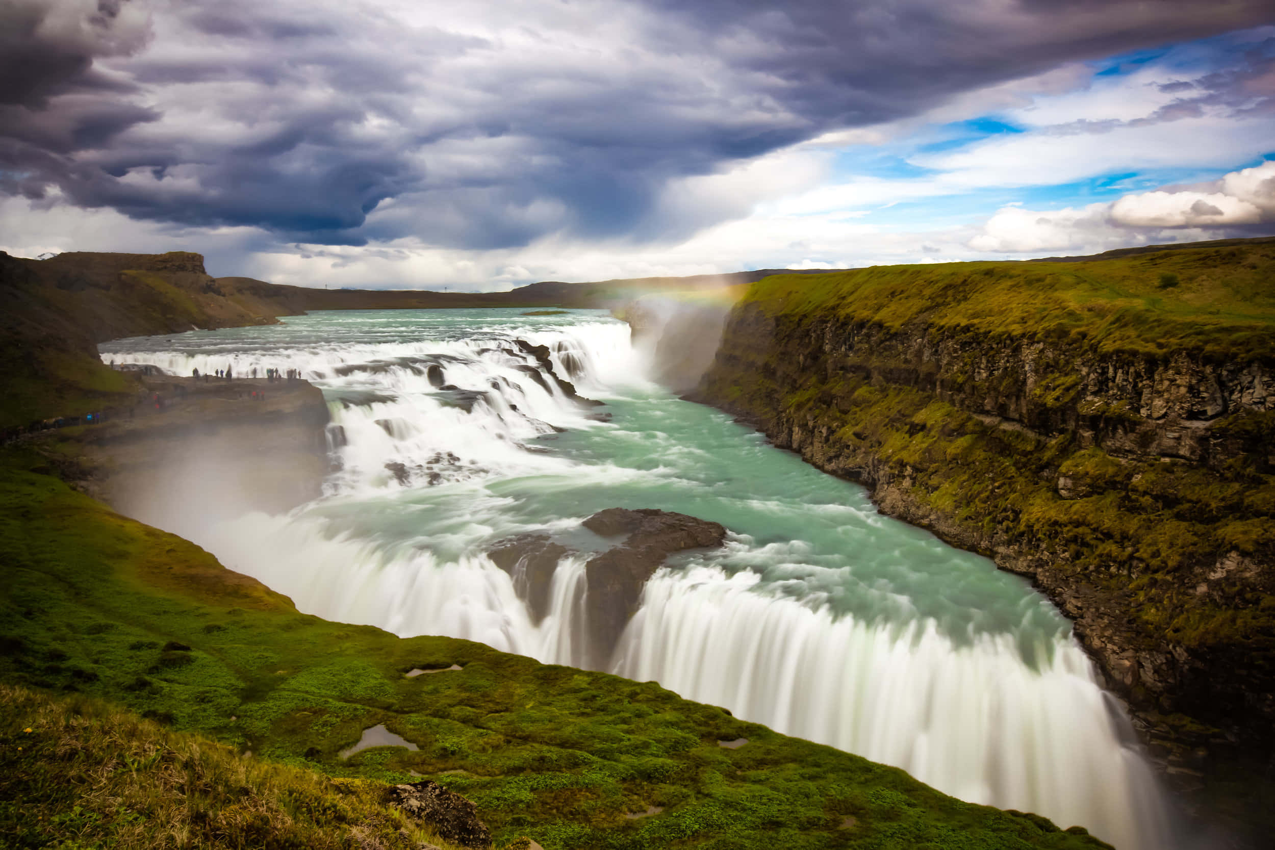 Güneybatı İzlanda'da Yoğun Bulutlu Gullfoss Şelalesi Duvar Kağıdı