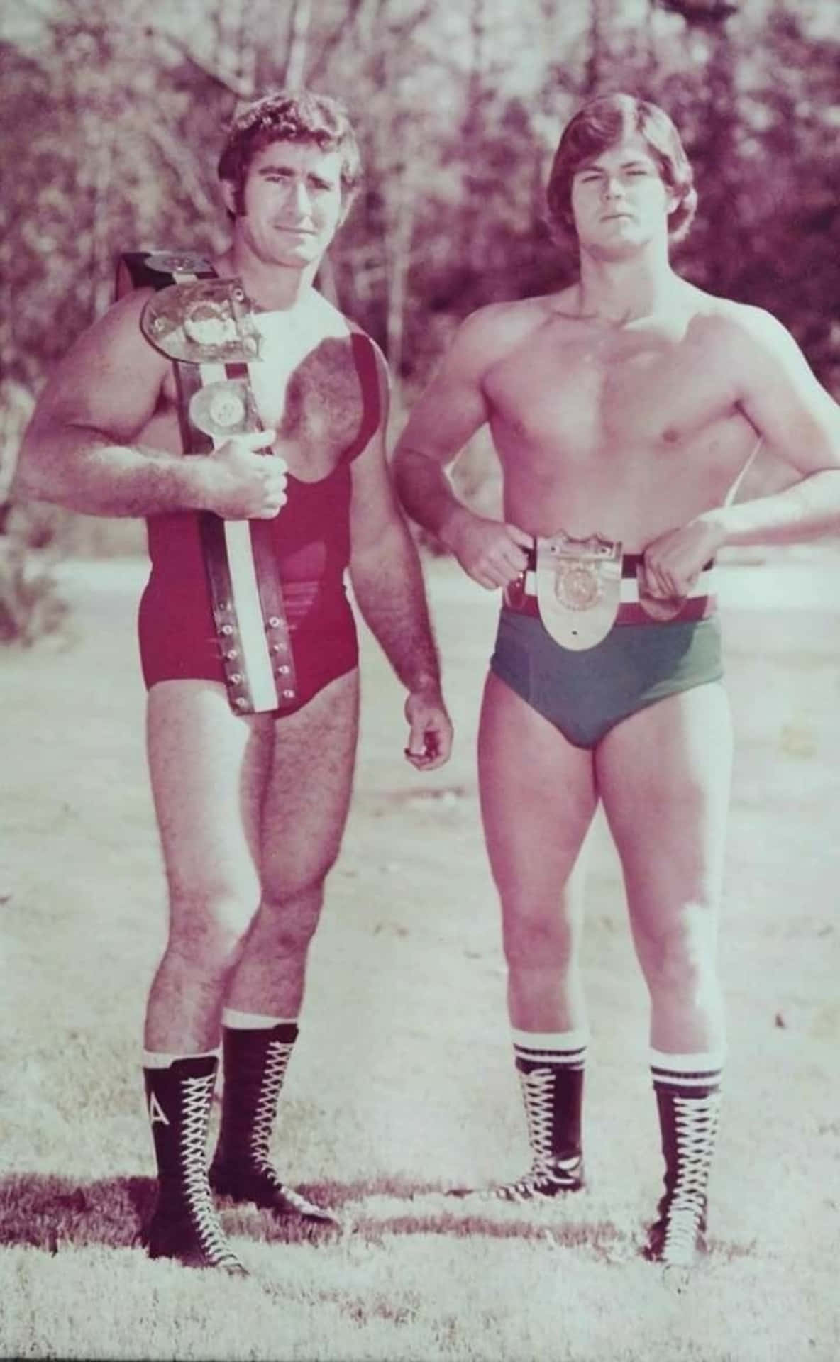 Güreşçiler Bob Armstrong ve Robert Fuller Vintage Tam Boy Duvar Kağıdı