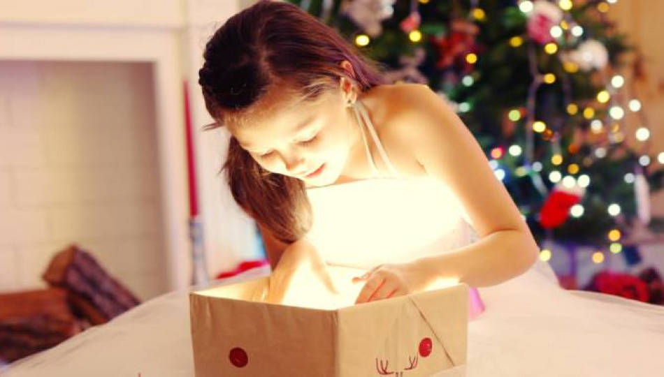 Güzel Bir Kız İçin Noel Hediyesi Duvar Kağıdı