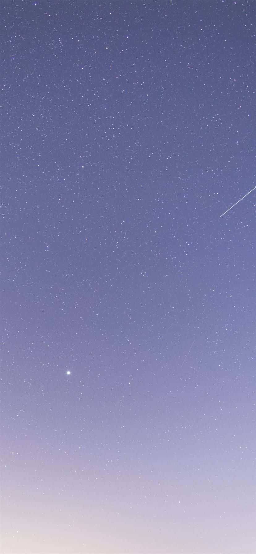 Güzel bir yıldızlı arka planla gece gökyüzüne bir göz atın! Duvar Kağıdı