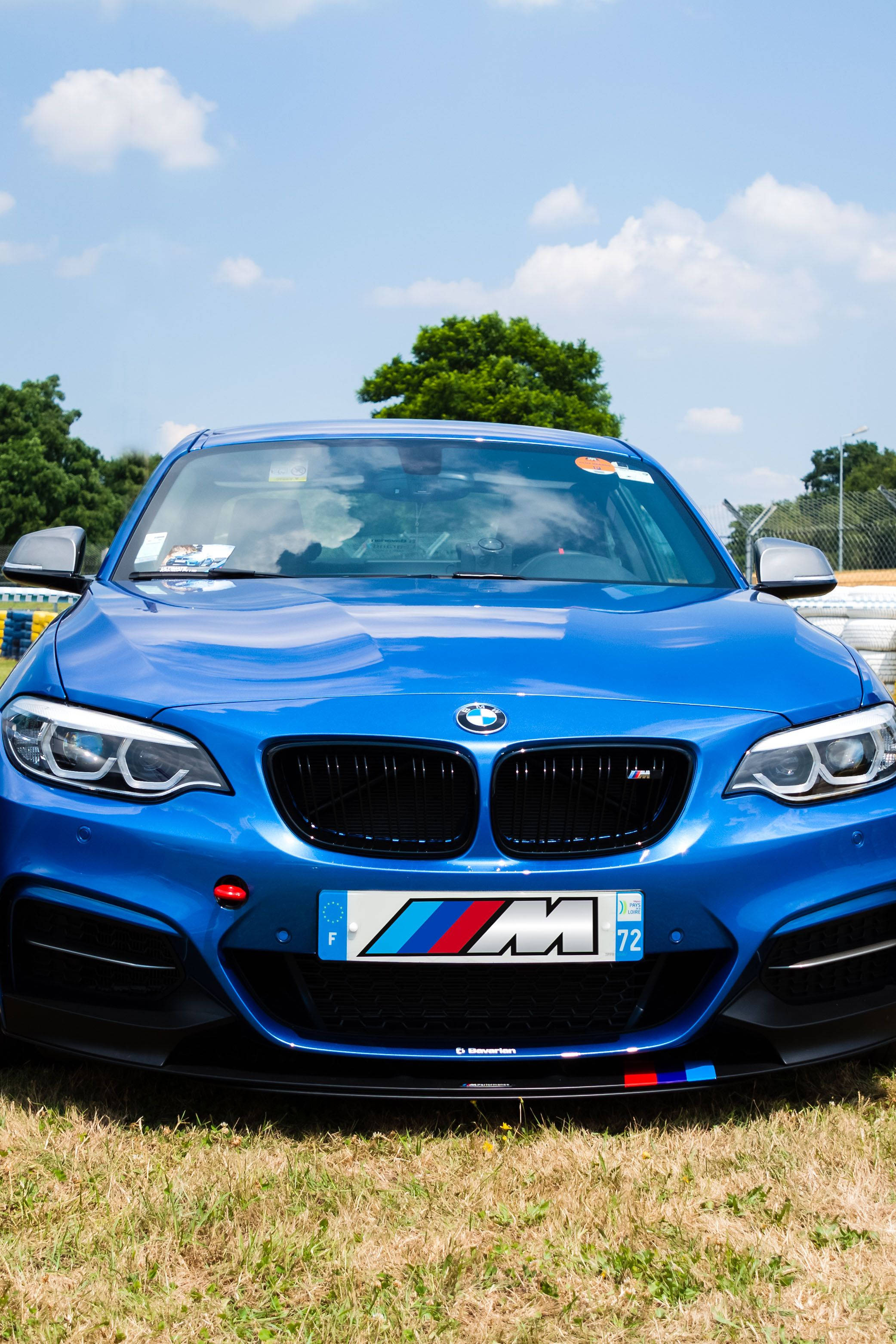 Güzel Mavi BMW Yarış Pistinde Duvar Kağıdı