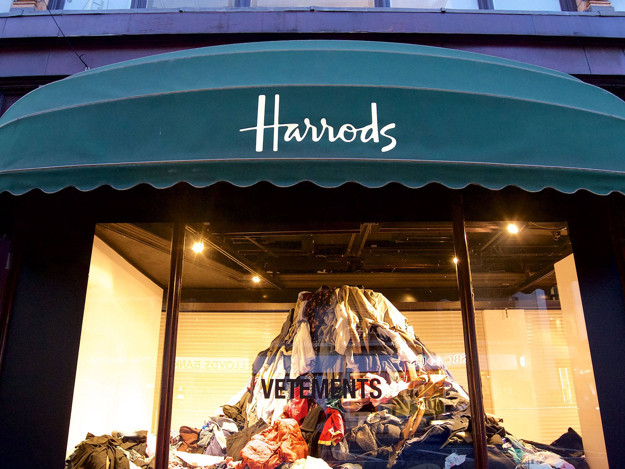 Harrods'ta Vetements Duvar Kağıdı