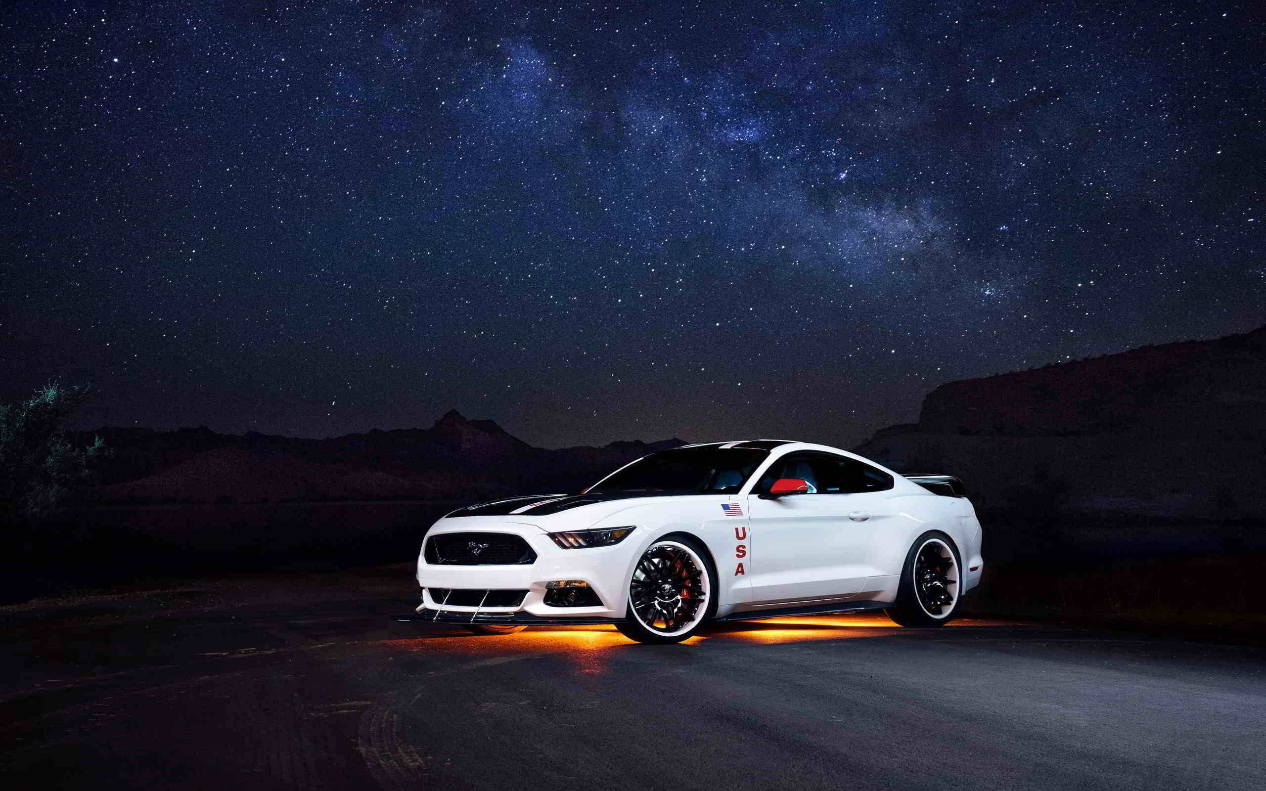 Havalı Araba Beyaz Ford Mustang Duvar Kağıdı