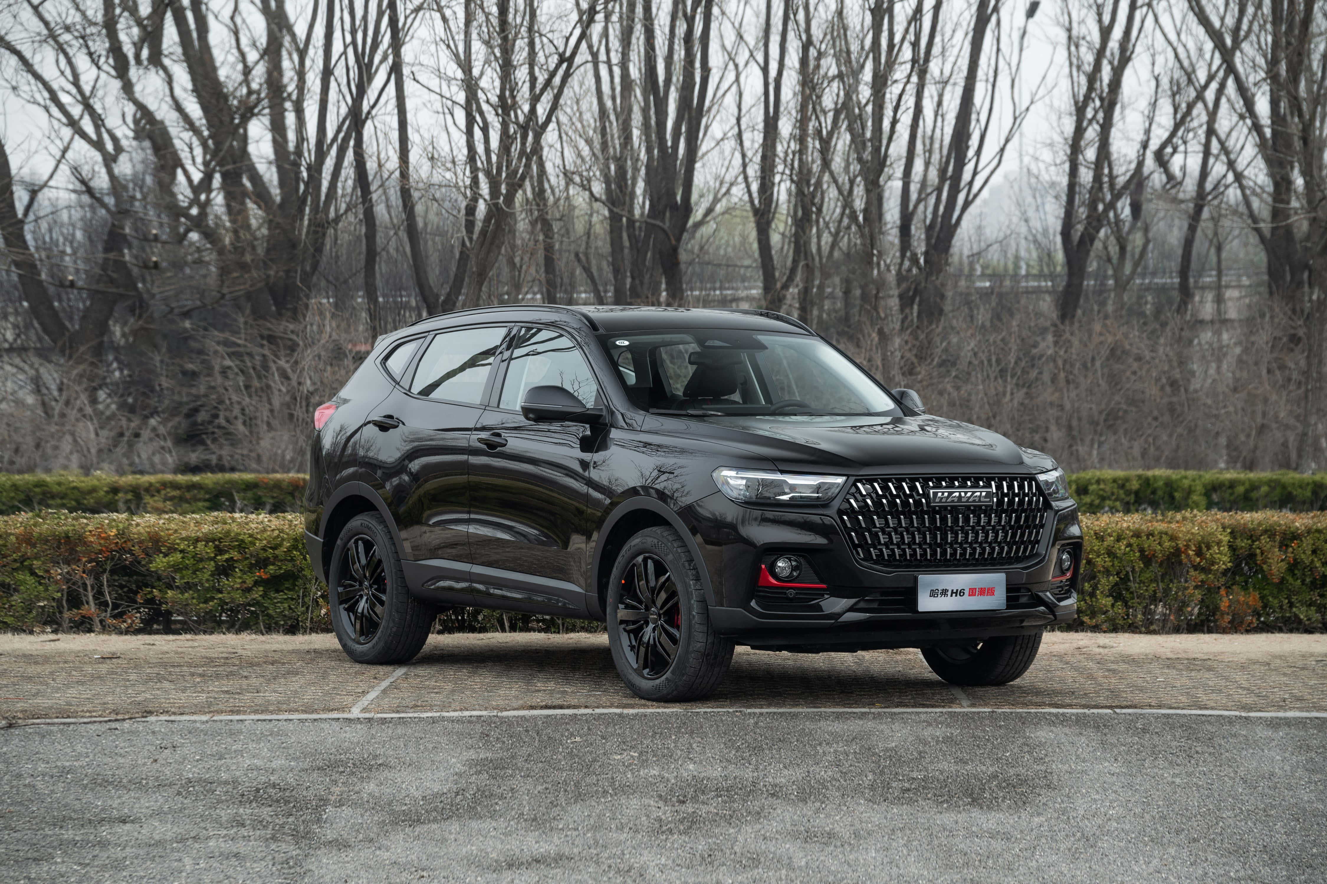 Haval'ın Şık SUV'u Yolda Seyrediyor Duvar Kağıdı