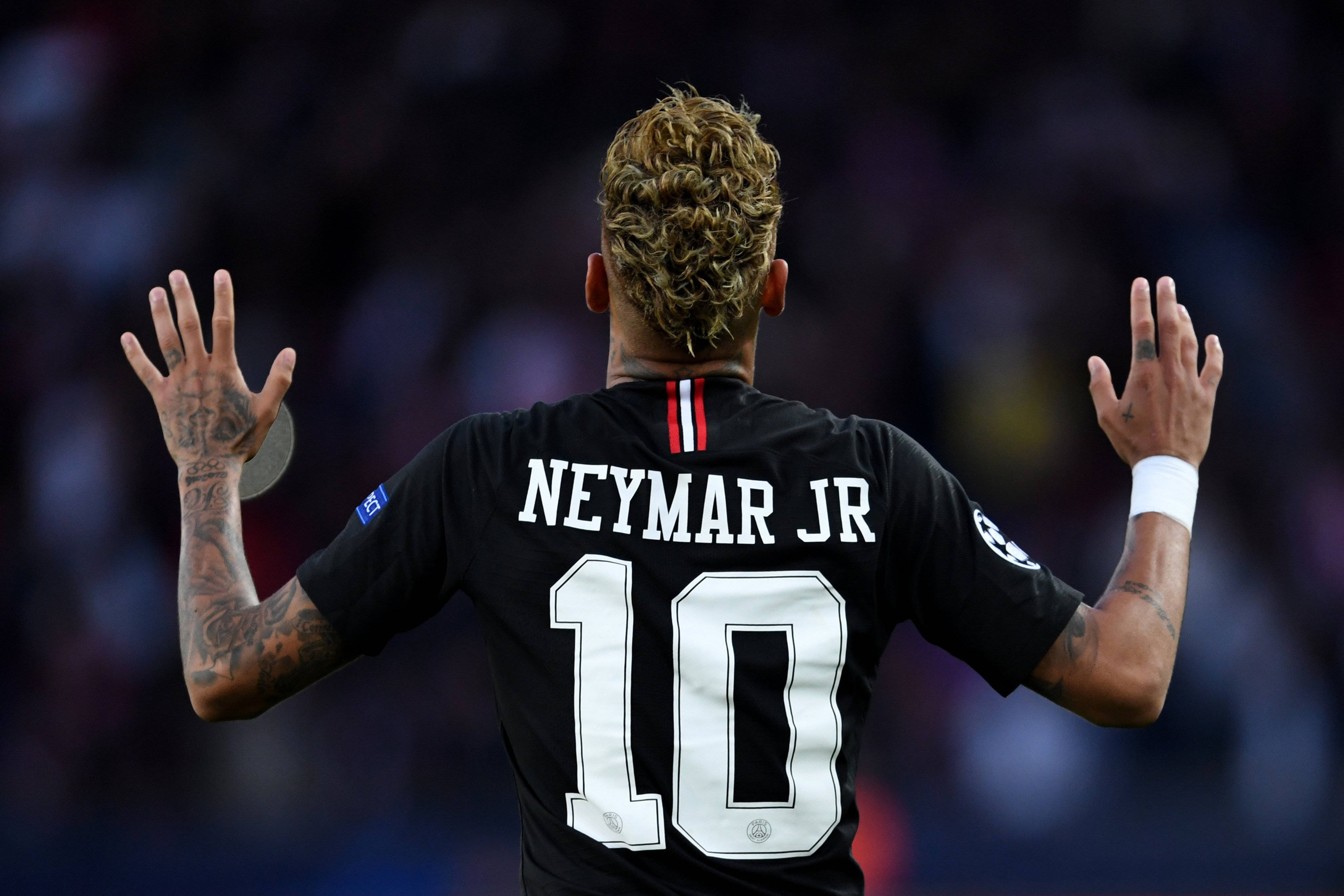 Havalı Neymar Jr Eller Yukarı Duvar Kağıdı