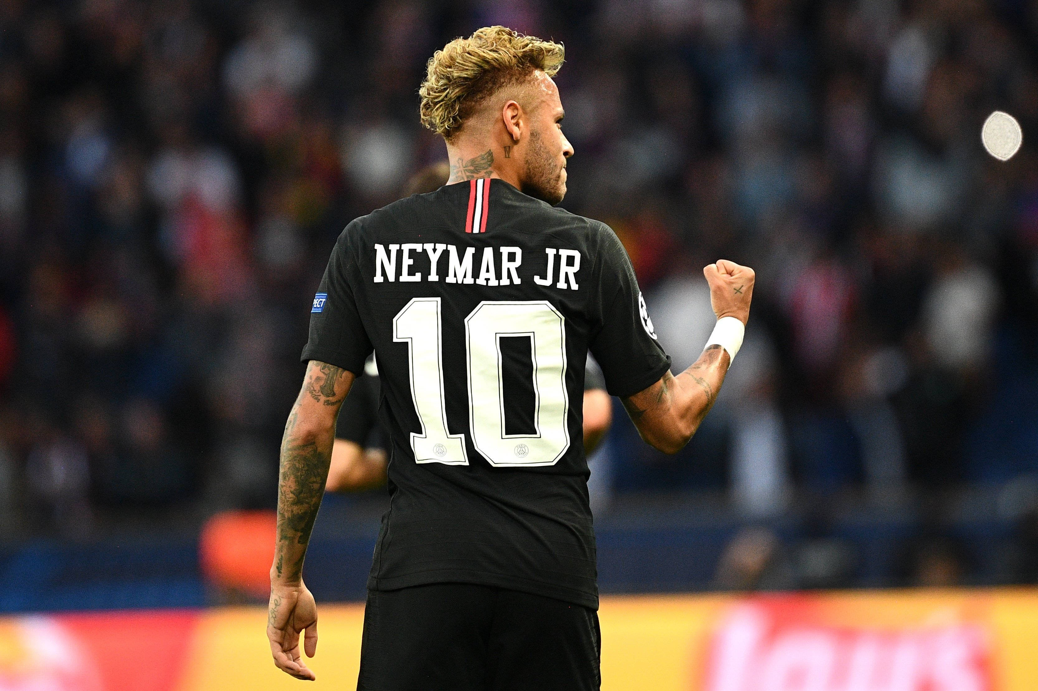 Havalı Neymar Jr Yumruk Sıkma Duvar Kağıdı