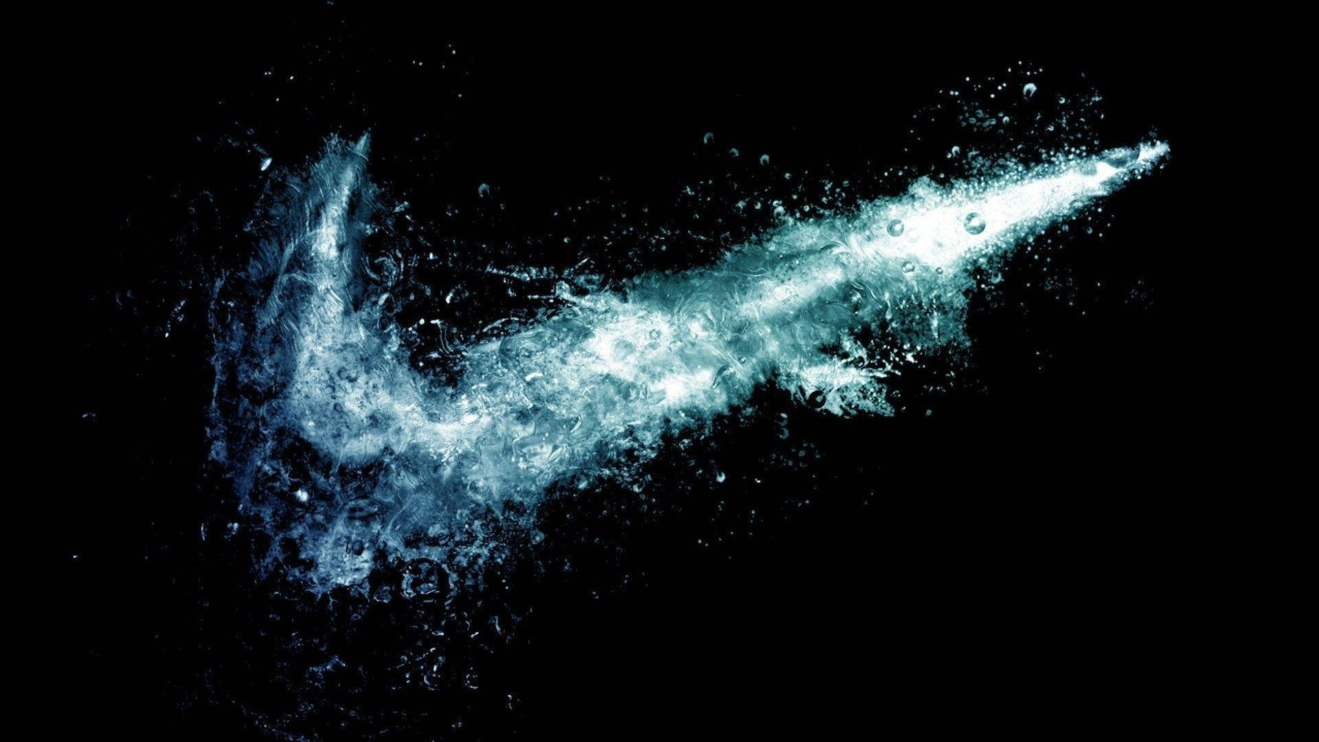 Havalı Nike Su Sıçraması Duvar Kağıdı