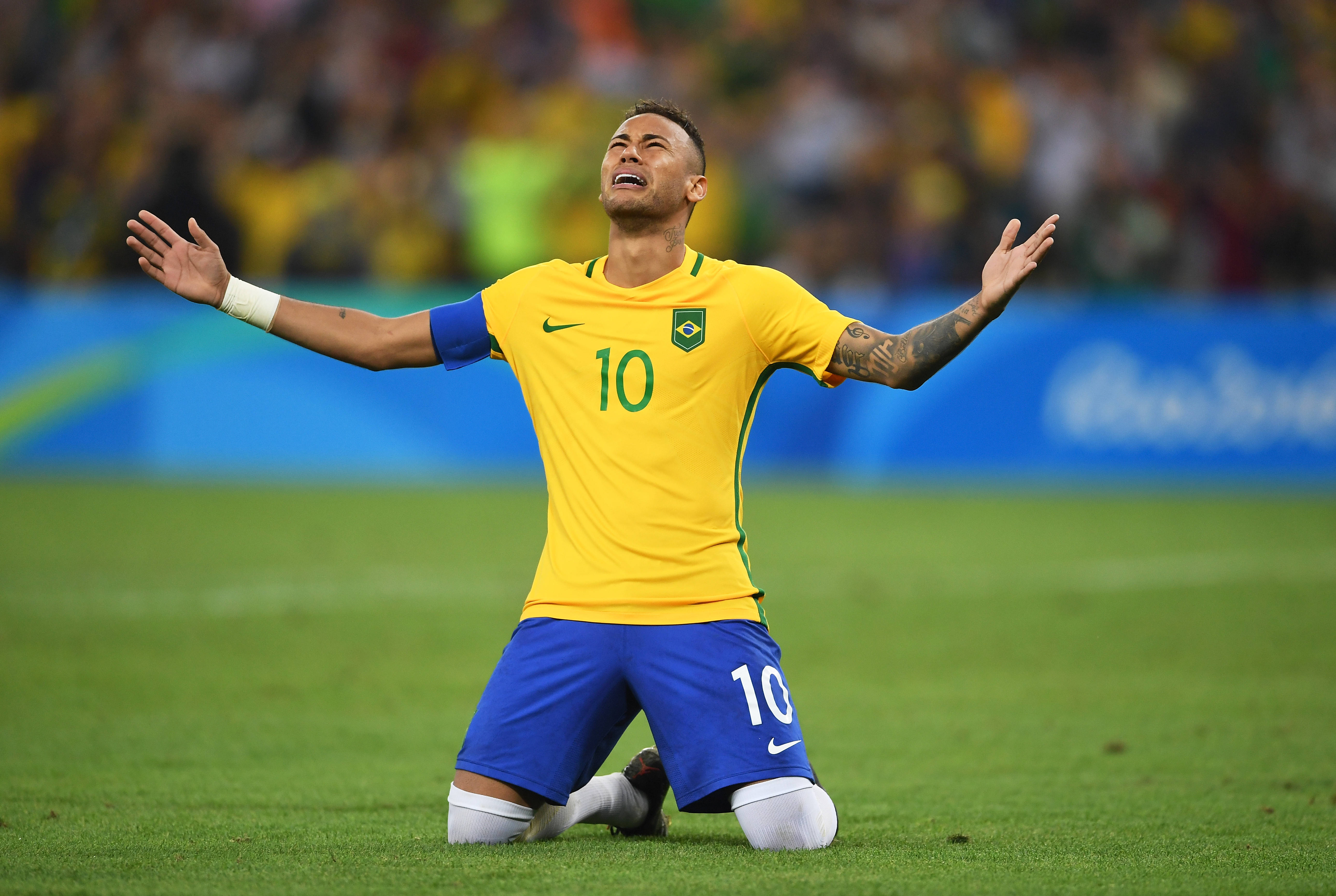 Havalı Neymar Jr Diz Çökmüş
