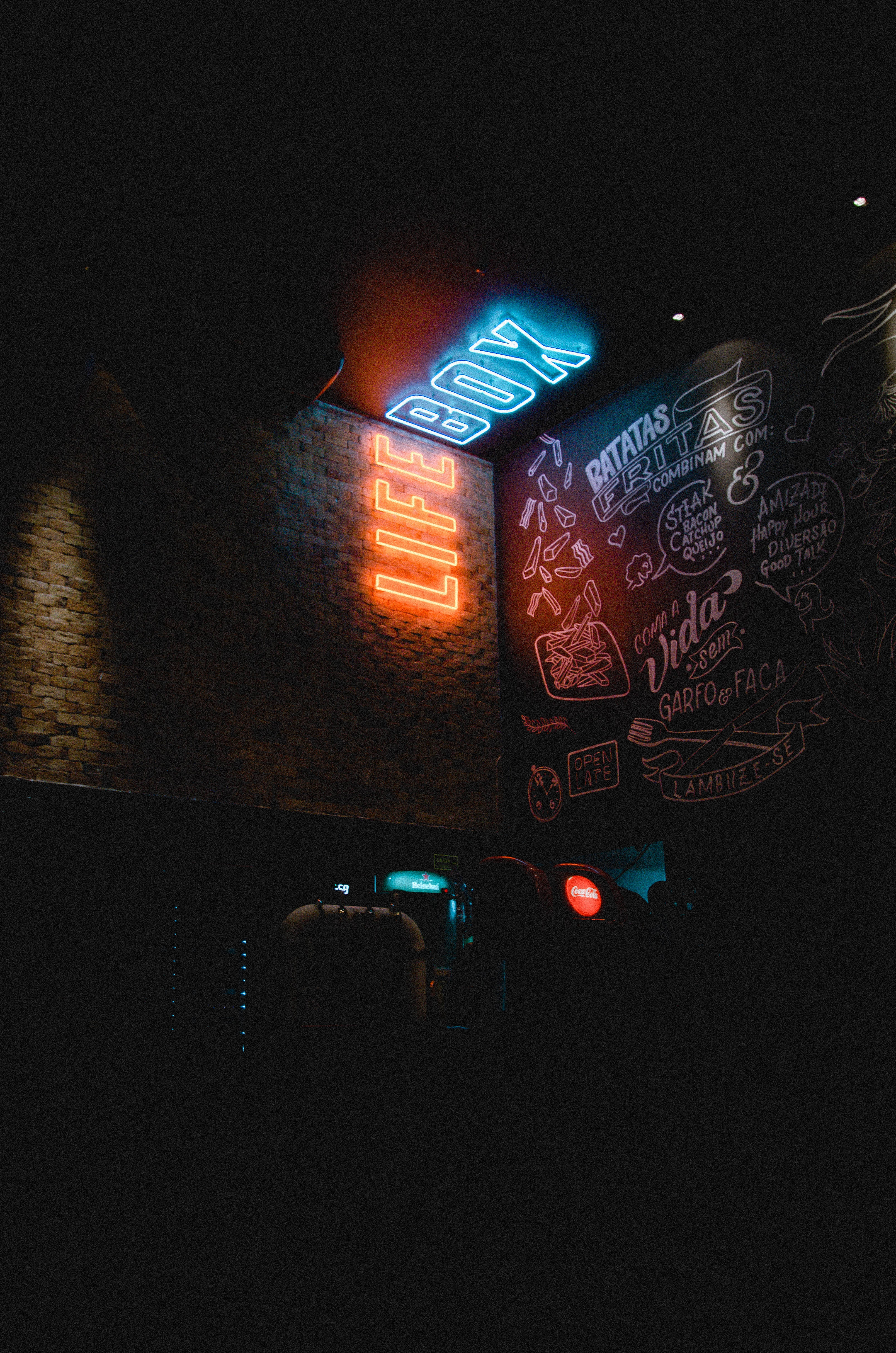 Hayat Kutusu Neon Tabela Duvar Kağıdı