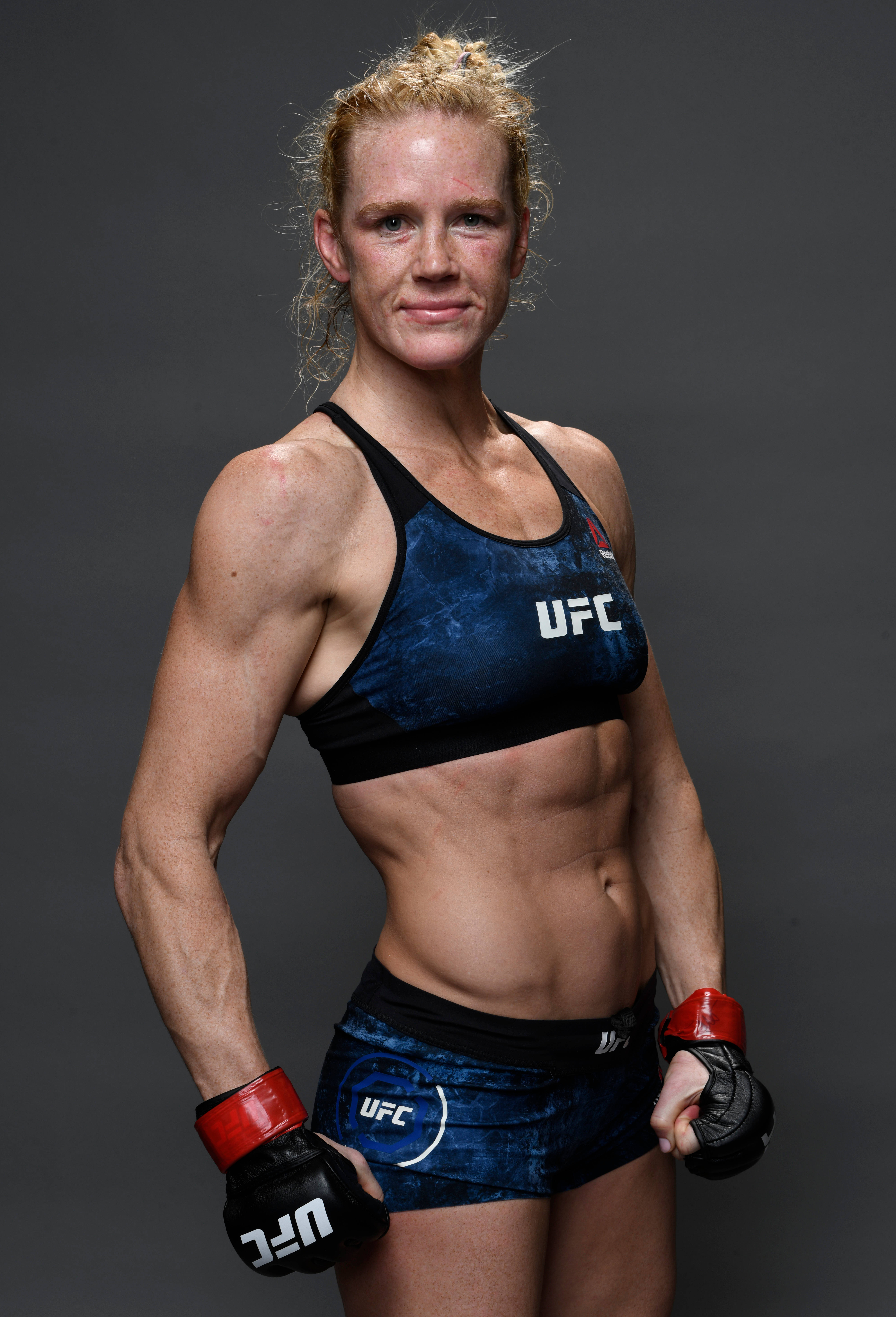 Holly Holm Formda Vücut Duvar Kağıdı