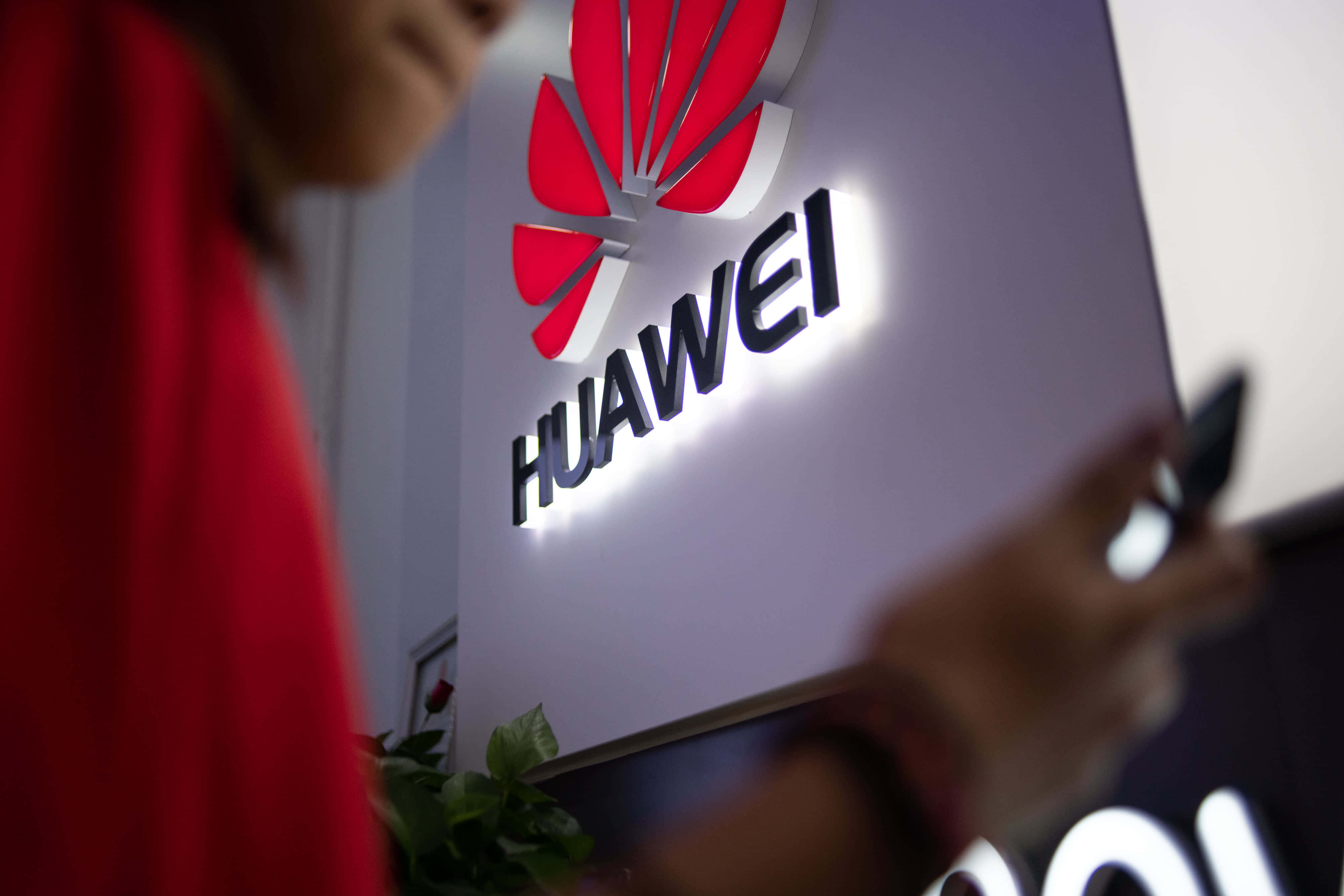 Huawei'nin Amiral Gemisi Telefonları Duvar Kağıdı