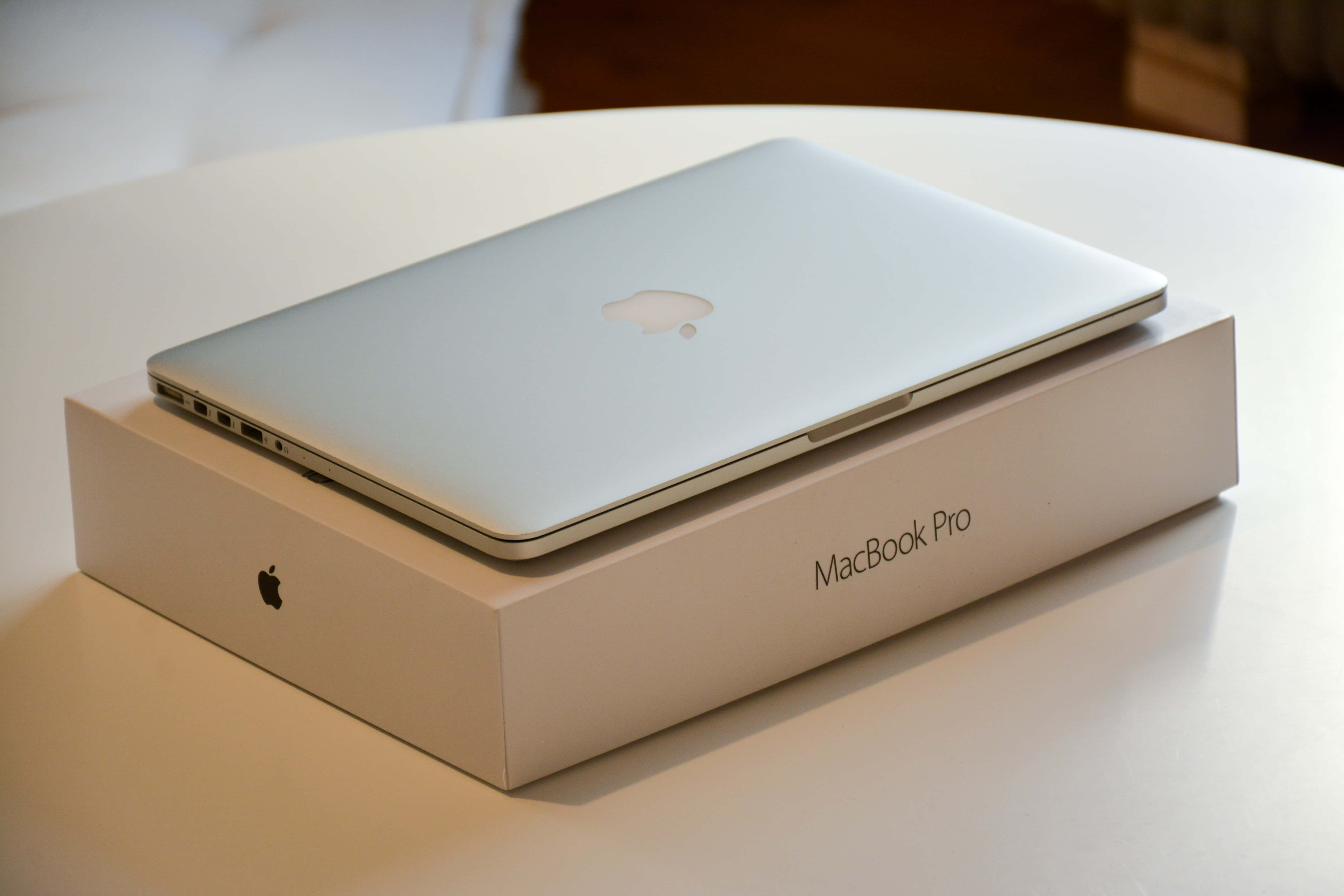 İnce ve şık, Estetik Macbook tüm dijital ihtiyaçlarınız için mükemmel görünüyor. Duvar Kağıdı