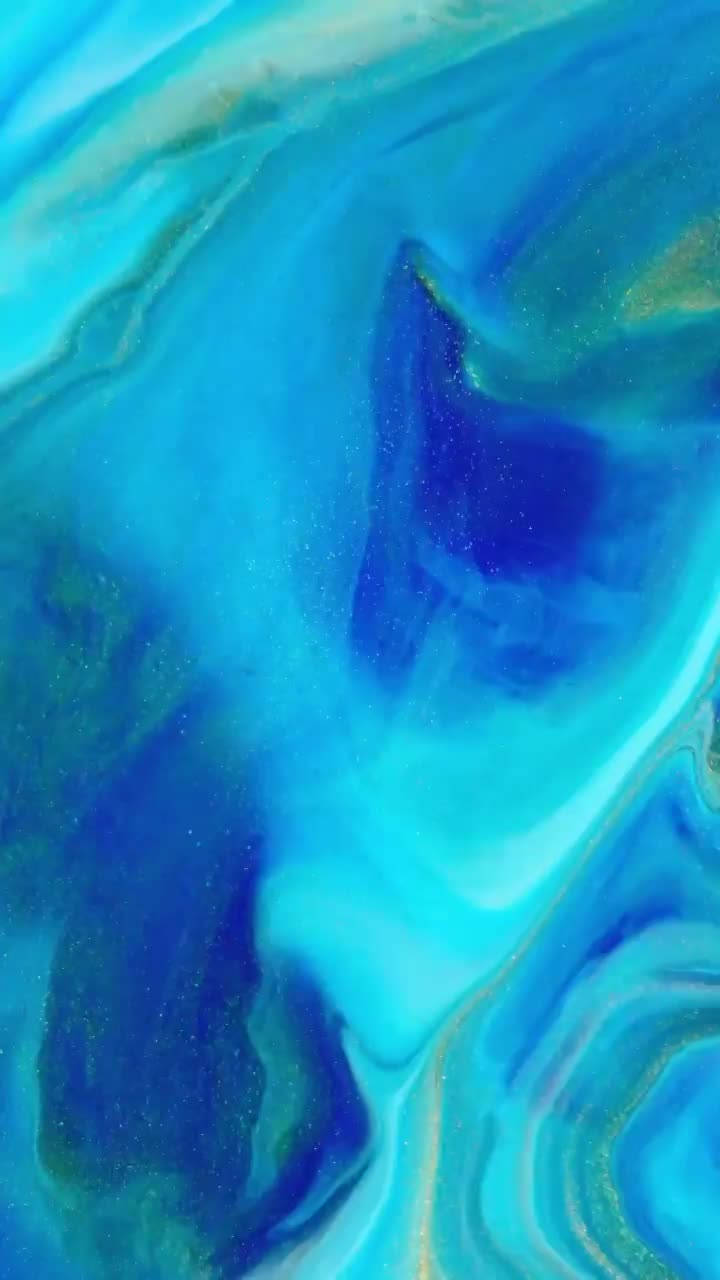 iPhone 11 için çarpıcı Luminous Blue kılıfına göz atın Duvar Kağıdı