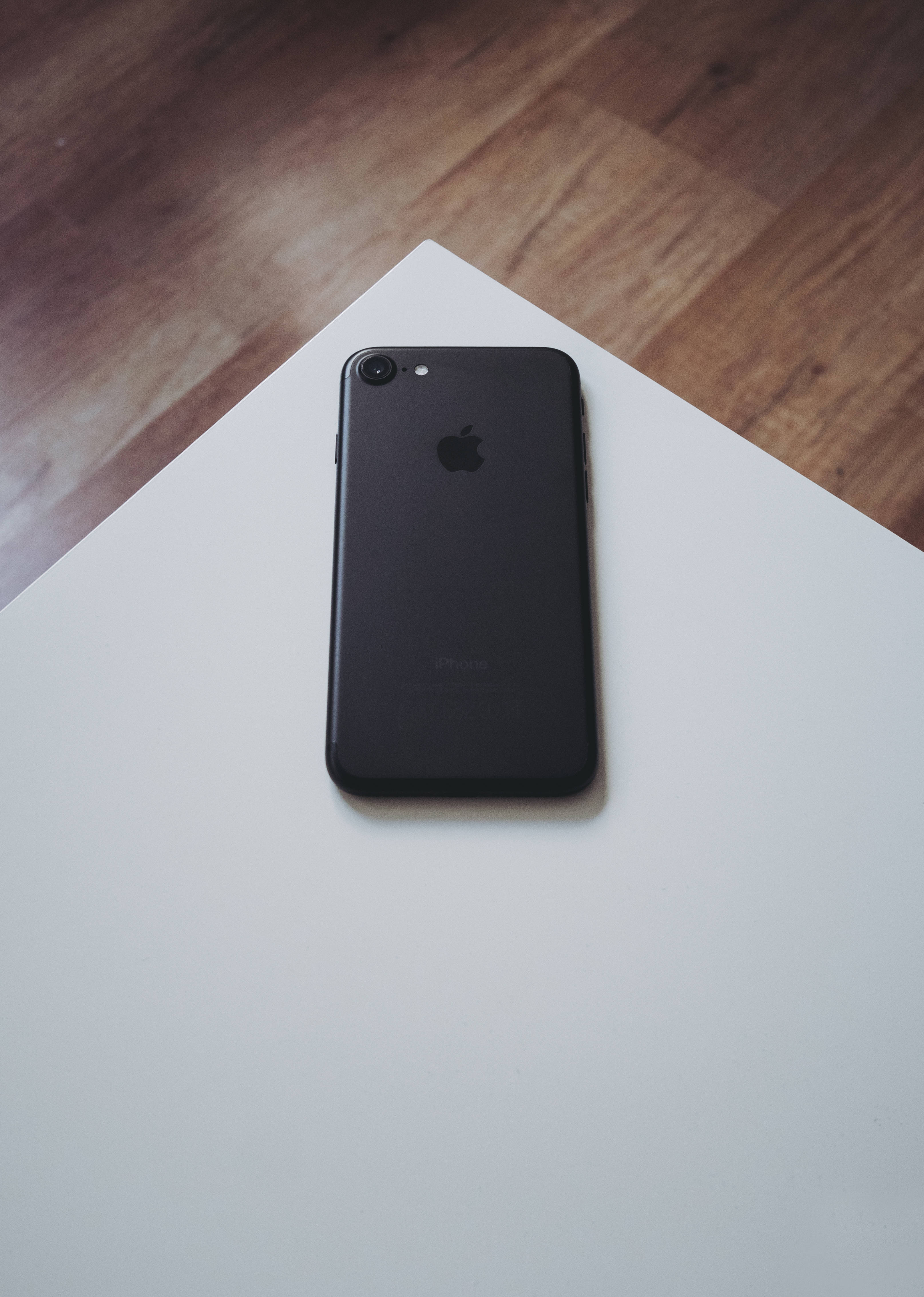 iPhone 8 Beyaz Yüzey Duvar Kağıdı