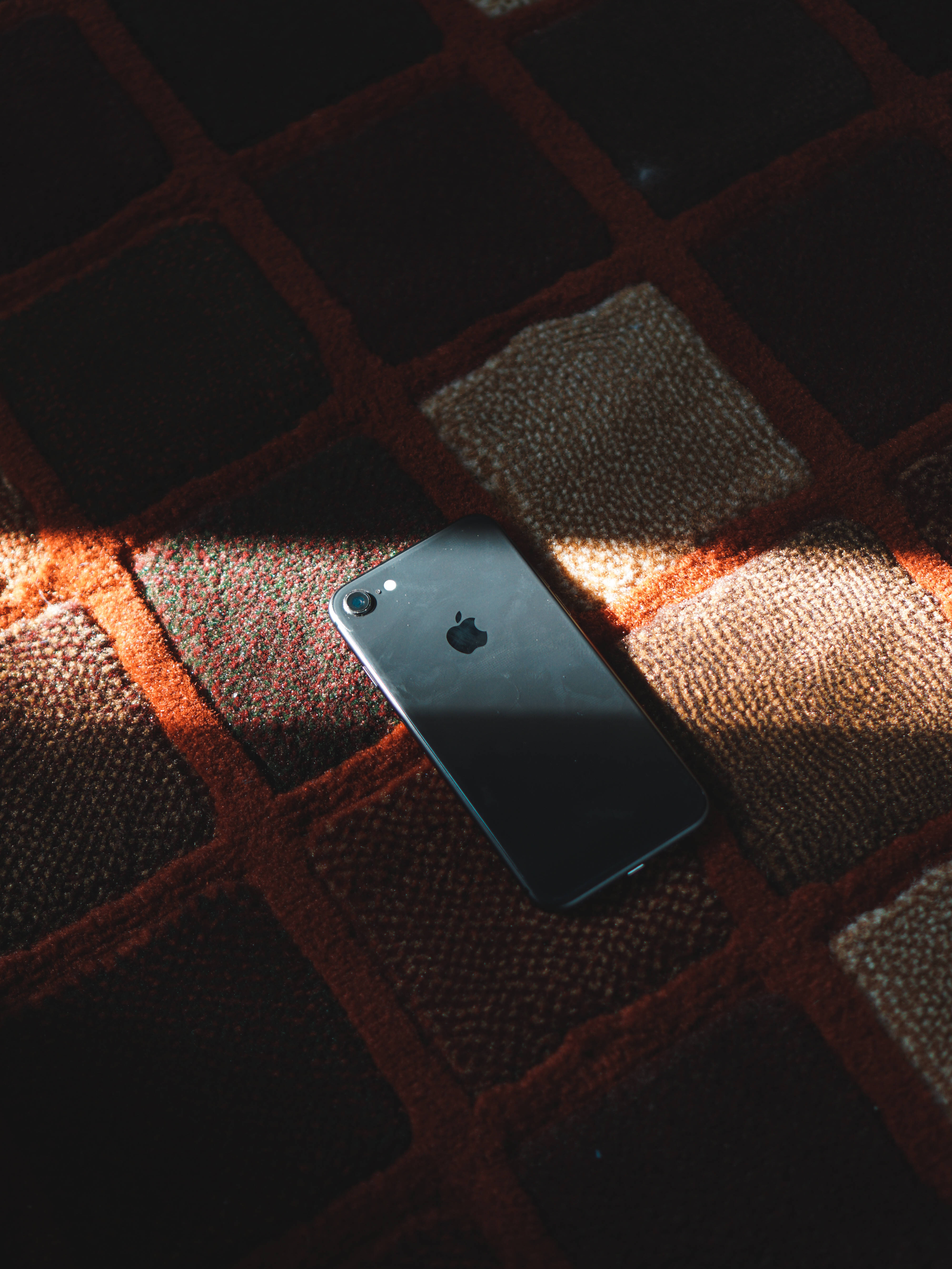 iPhone 8 Gölgeler Duvar Kağıdı