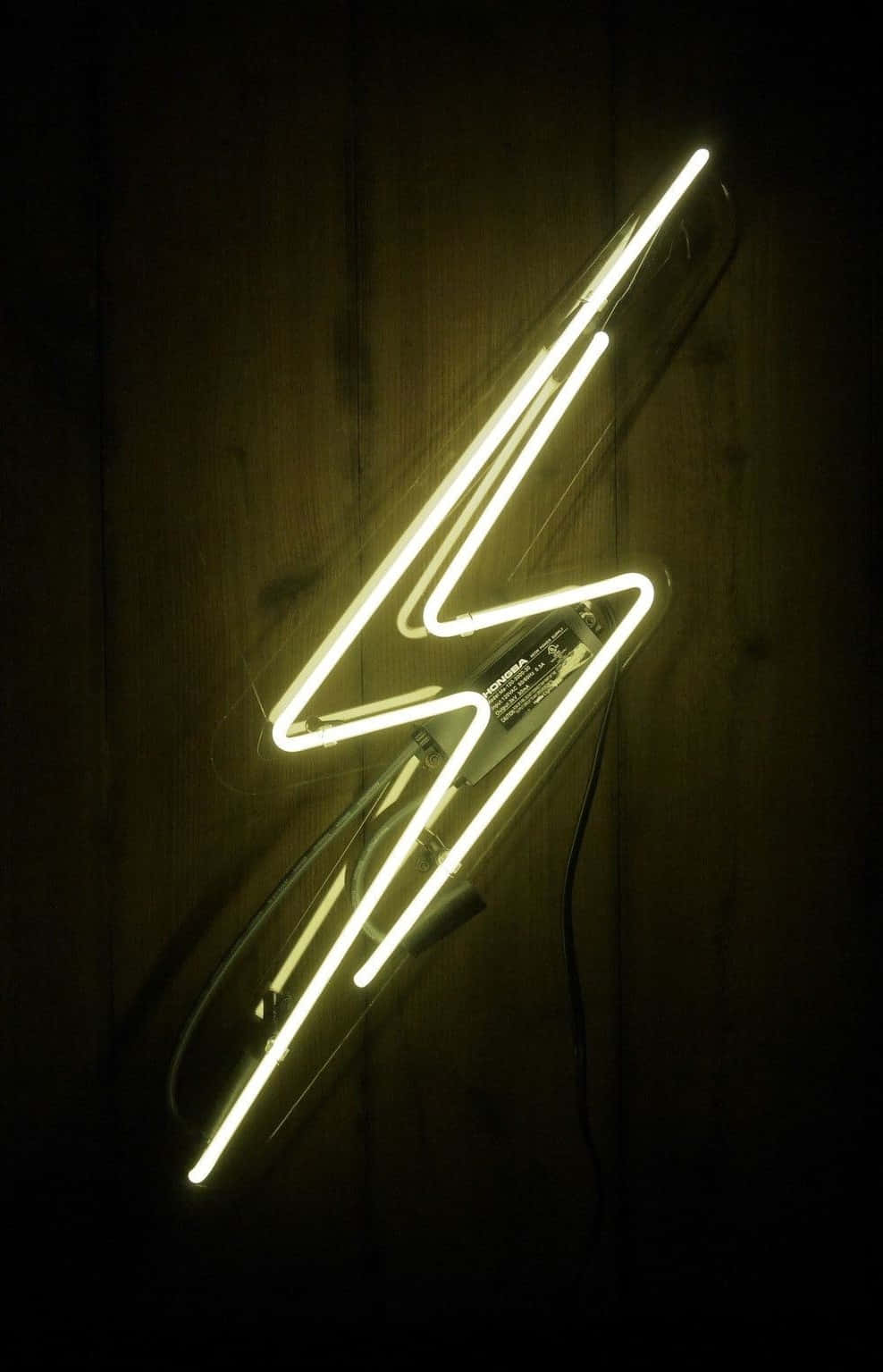 iPhone'unuzu yeni Lightning Bolt iPhone ile yıldırım hızında şarj edin! Duvar Kağıdı